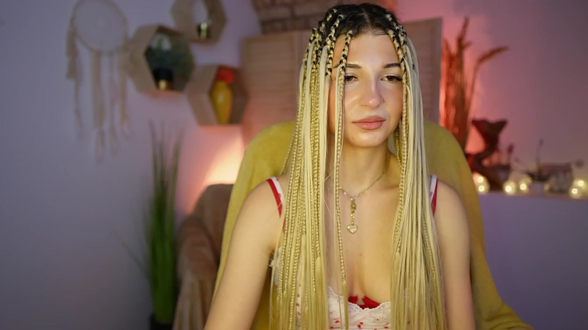 Gallery image thumbnail from Alicee_Kiss's myfreecams stream on, 12/16/2024, 19:45 image 16 of 20