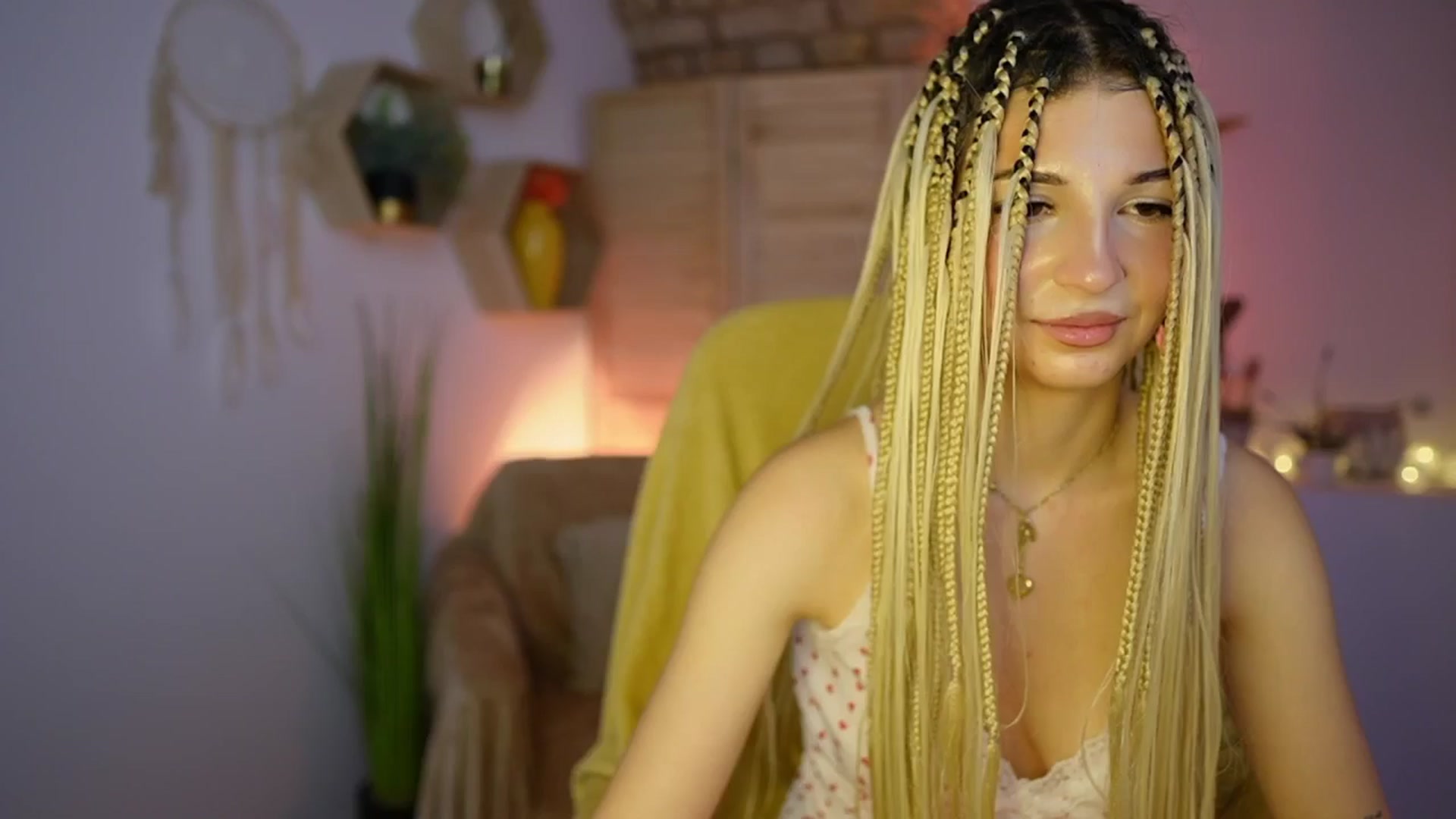 Gallery image thumbnail from Alicee_Kiss's myfreecams stream on, 12/16/2024, 21:02 image 6 of 20