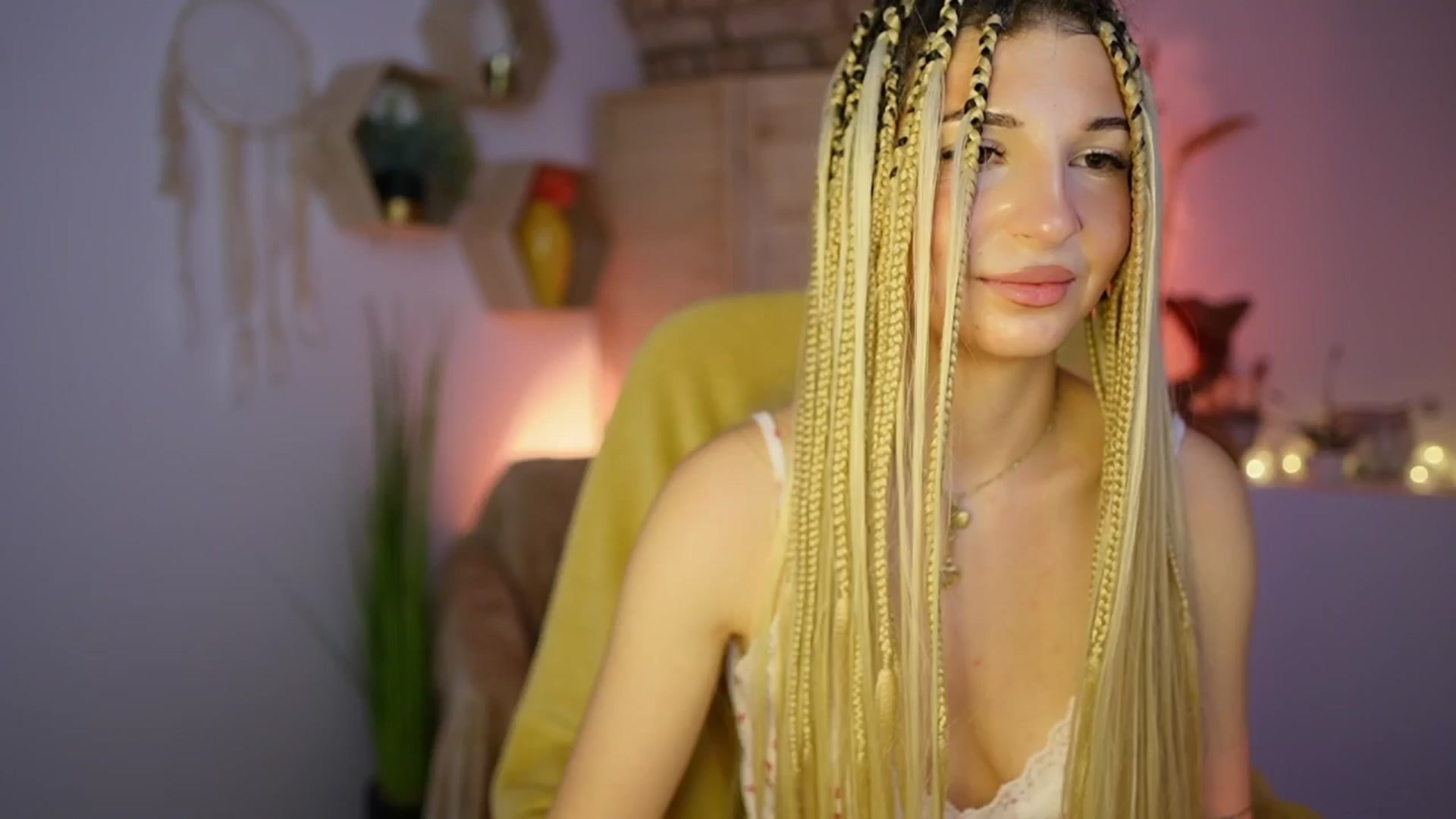 Gallery image thumbnail from Alicee_Kiss's myfreecams stream on, 12/16/2024, 21:02 image 18 of 20