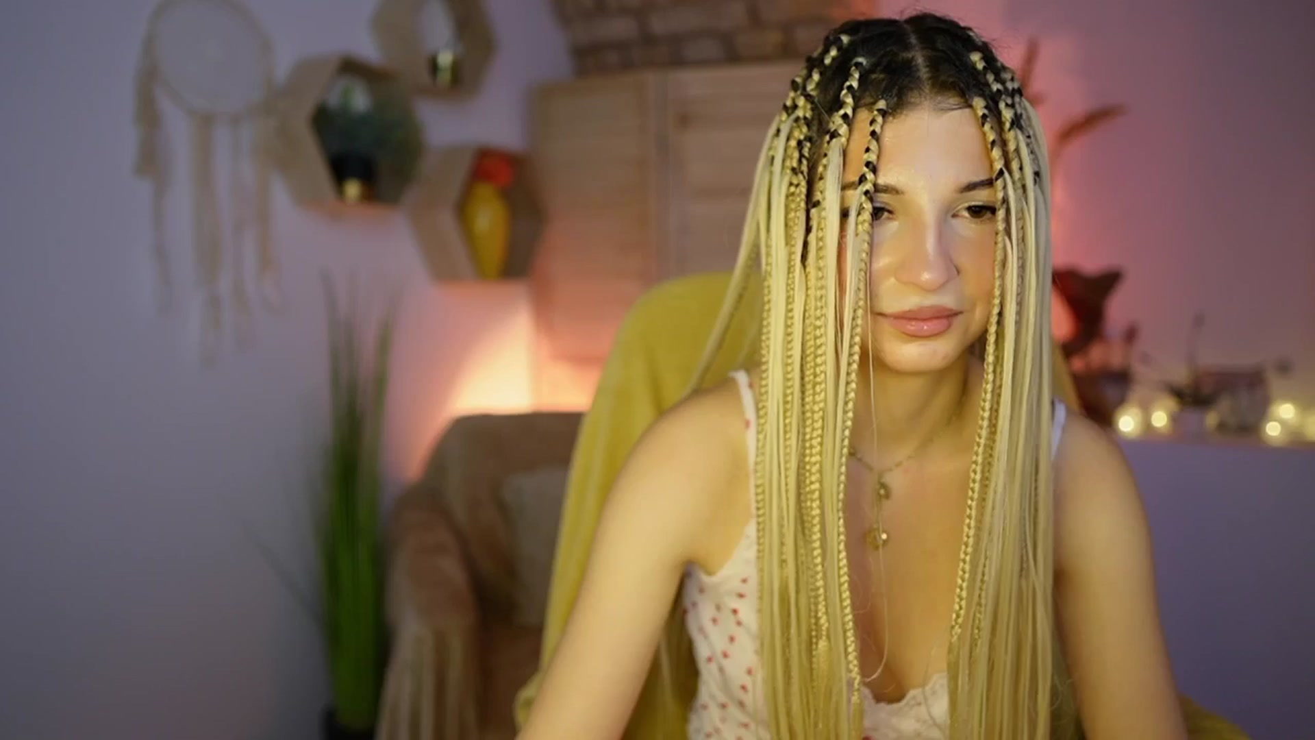 Gallery image thumbnail from Alicee_Kiss's myfreecams stream on, 12/16/2024, 21:02 image 7 of 20