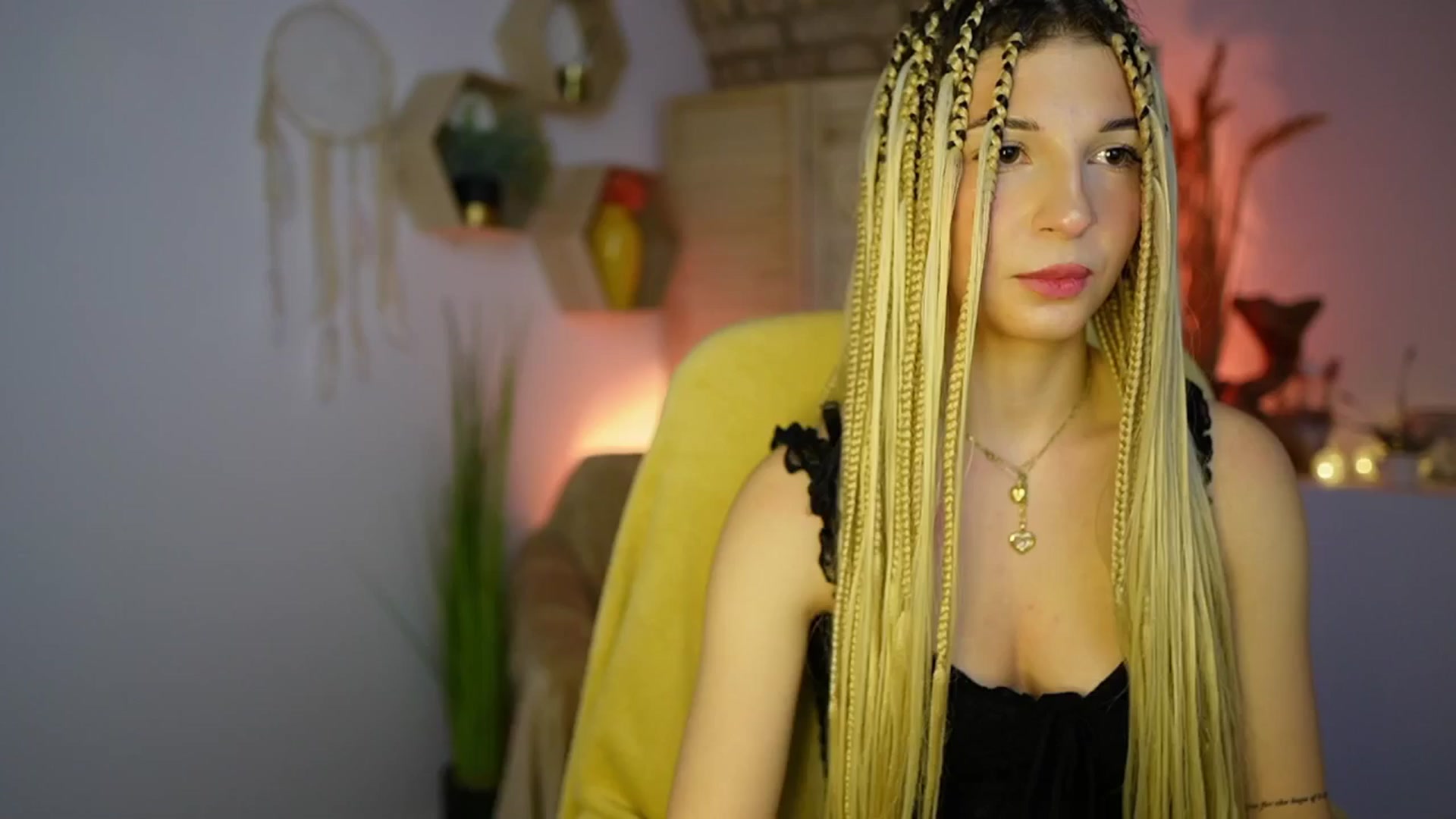 Gallery image thumbnail from Alicee_Kiss's myfreecams stream on, 12/17/2024, 20:41 image 6 of 20