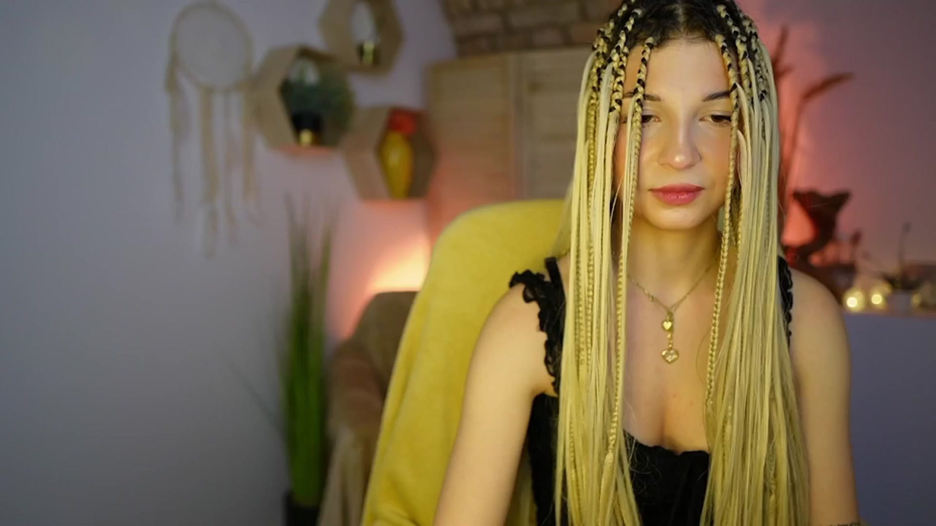 Gallery image thumbnail from Alicee_Kiss's myfreecams stream on, 12/17/2024, 20:41 image 7 of 20