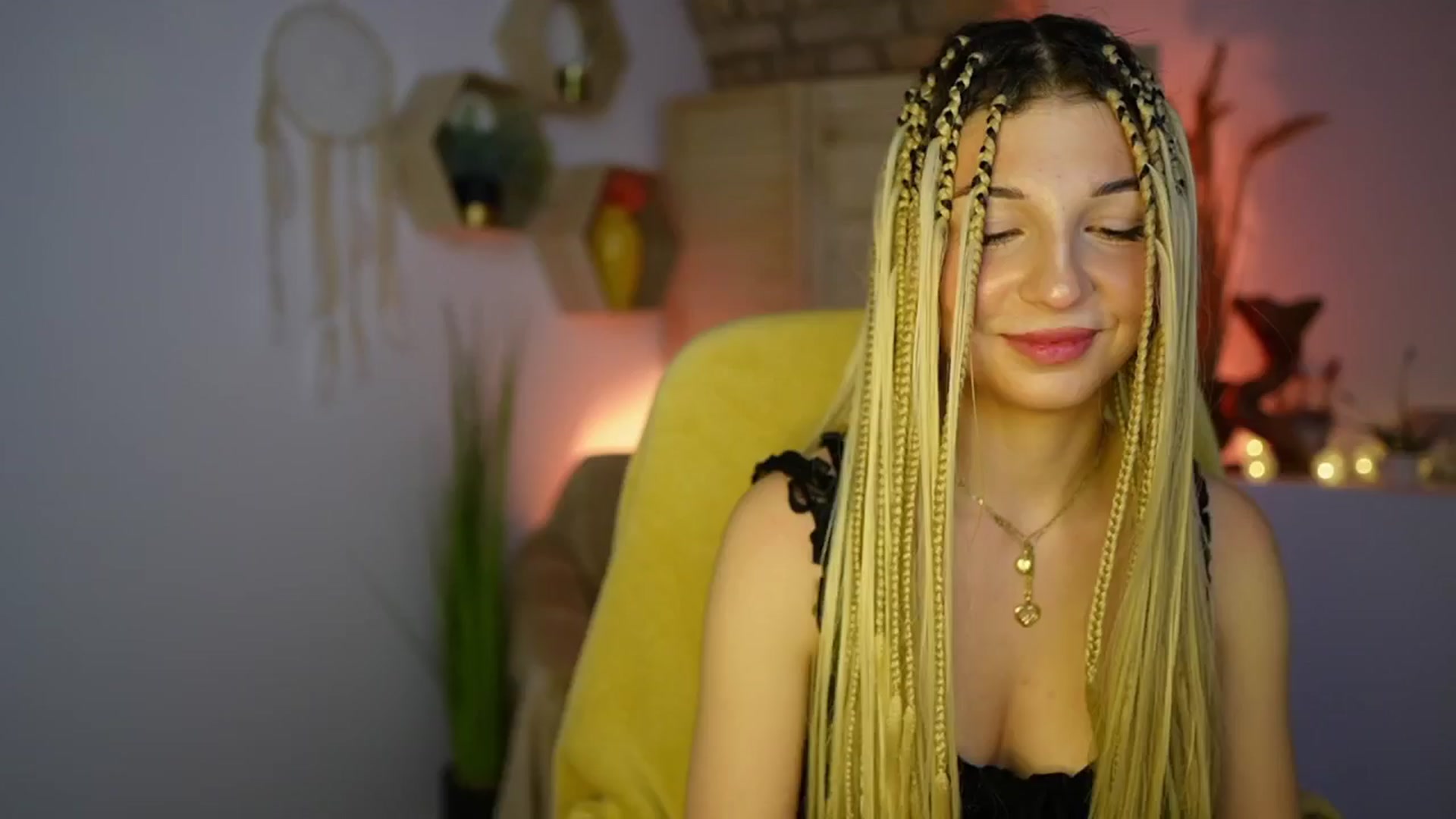 Gallery image thumbnail from Alicee_Kiss's myfreecams stream on, 12/17/2024, 20:41 image 16 of 20