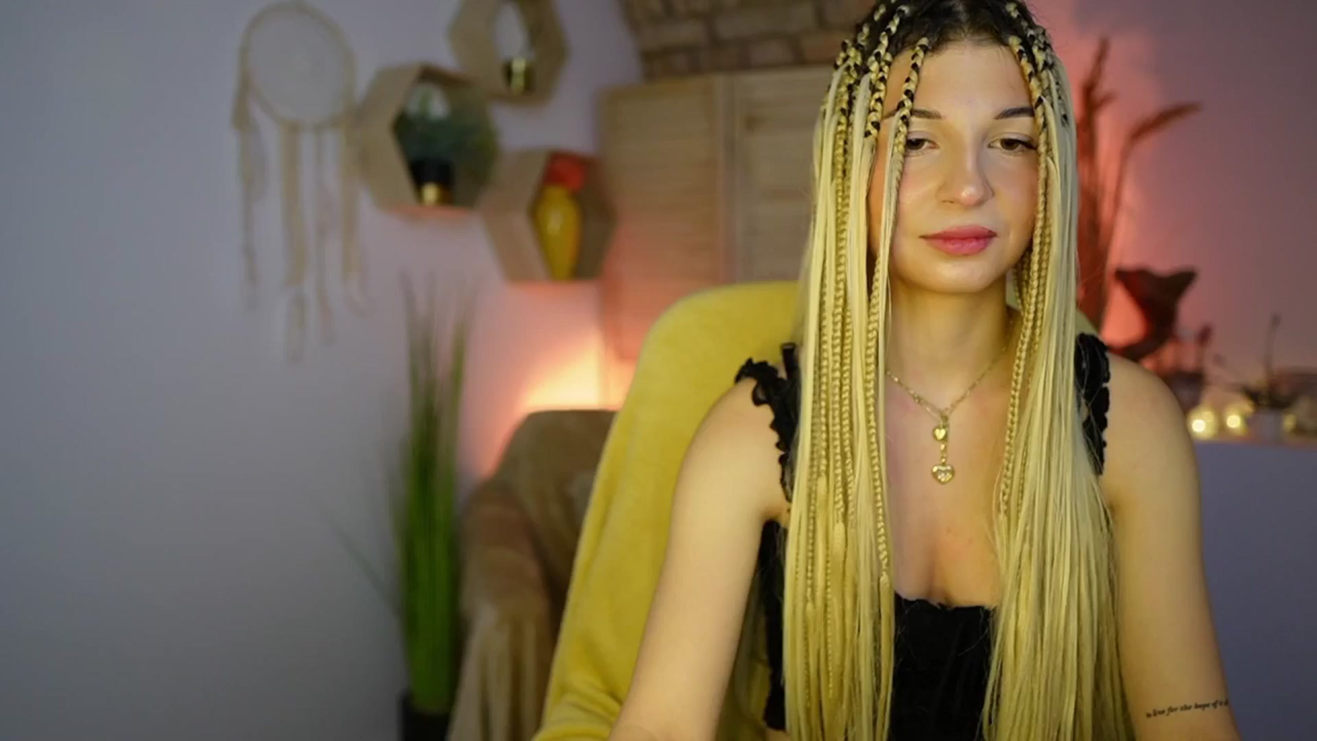 Gallery image thumbnail from Alicee_Kiss's myfreecams stream on, 12/17/2024, 20:41 image 1 of 20