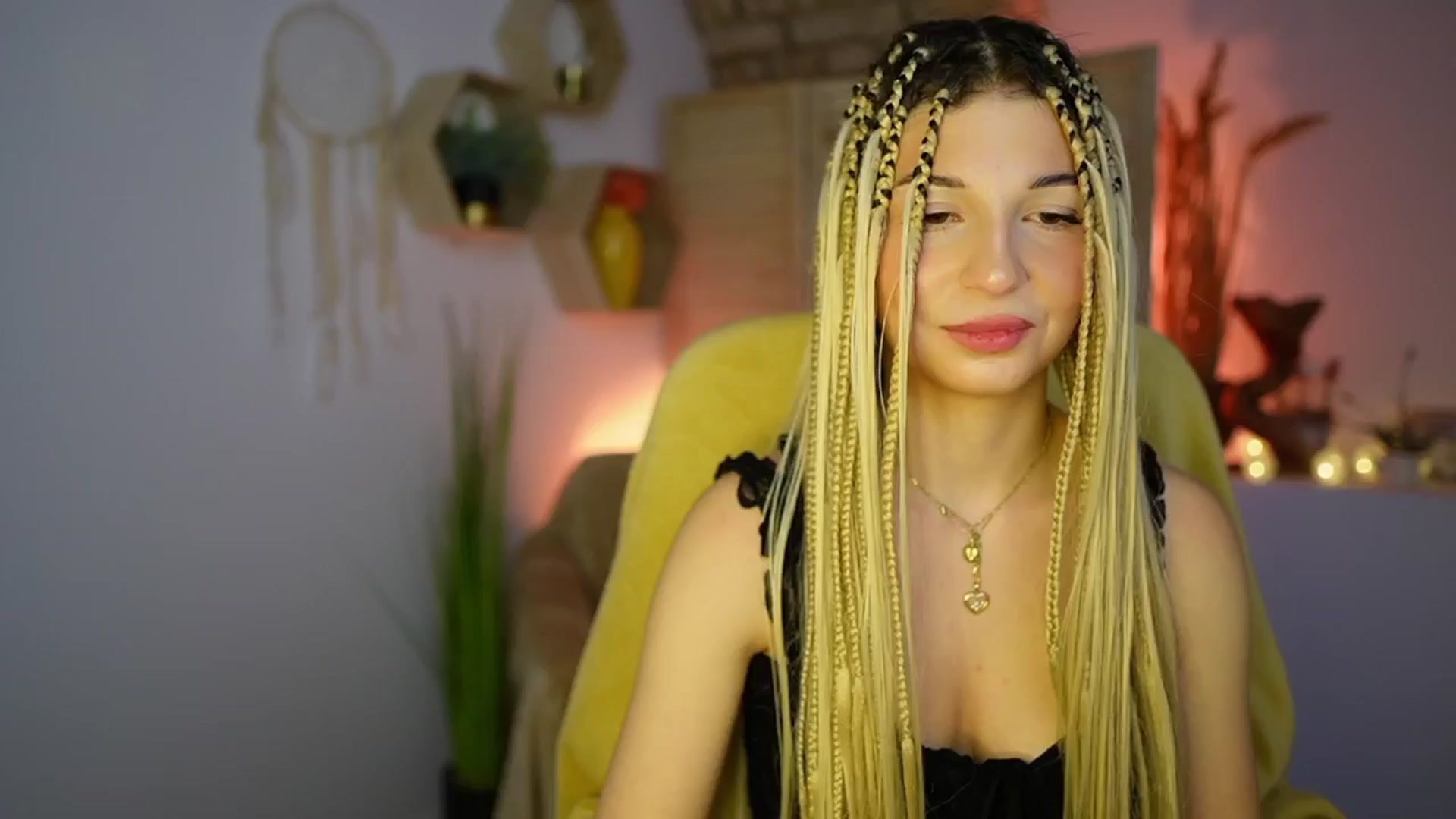 Gallery image thumbnail from Alicee_Kiss's myfreecams stream on, 12/17/2024, 20:41 image 12 of 20