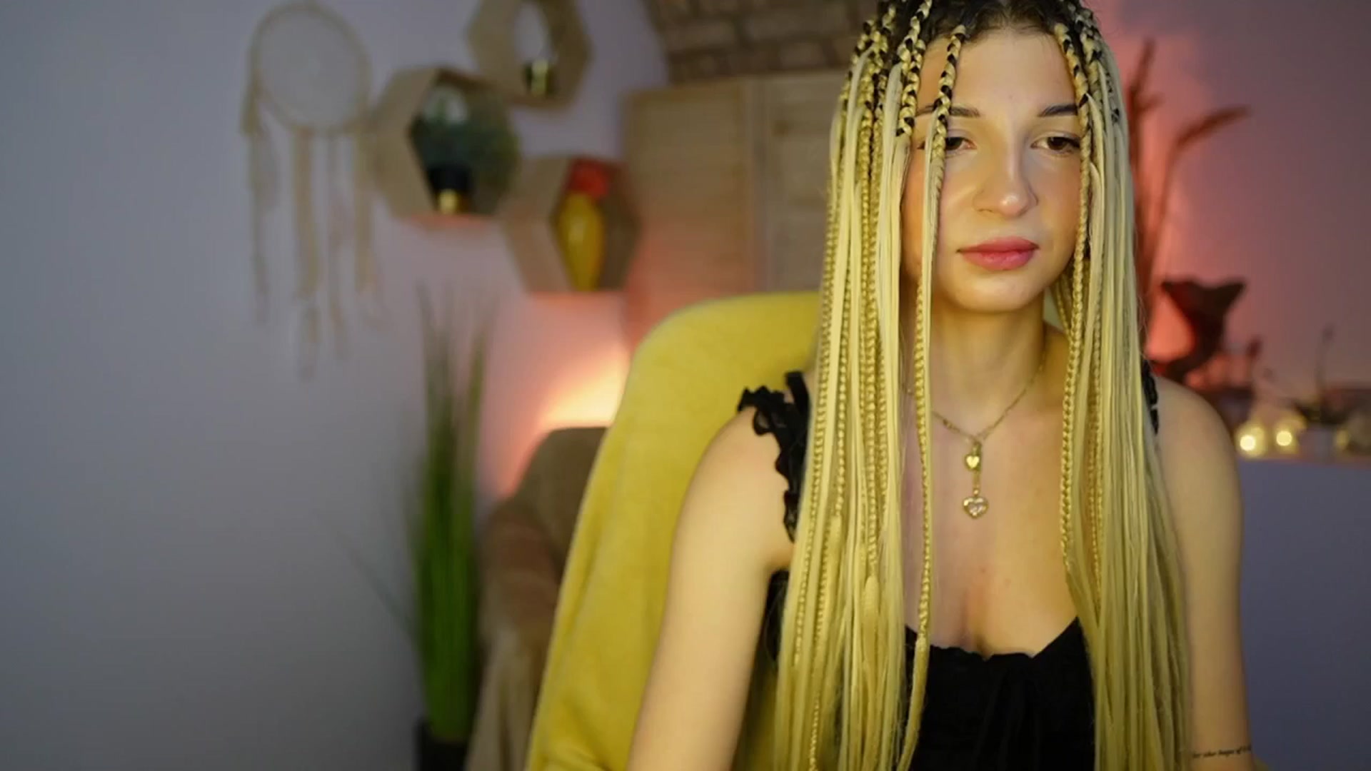 Gallery image thumbnail from Alicee_Kiss's myfreecams stream on, 12/17/2024, 20:41 image 3 of 20