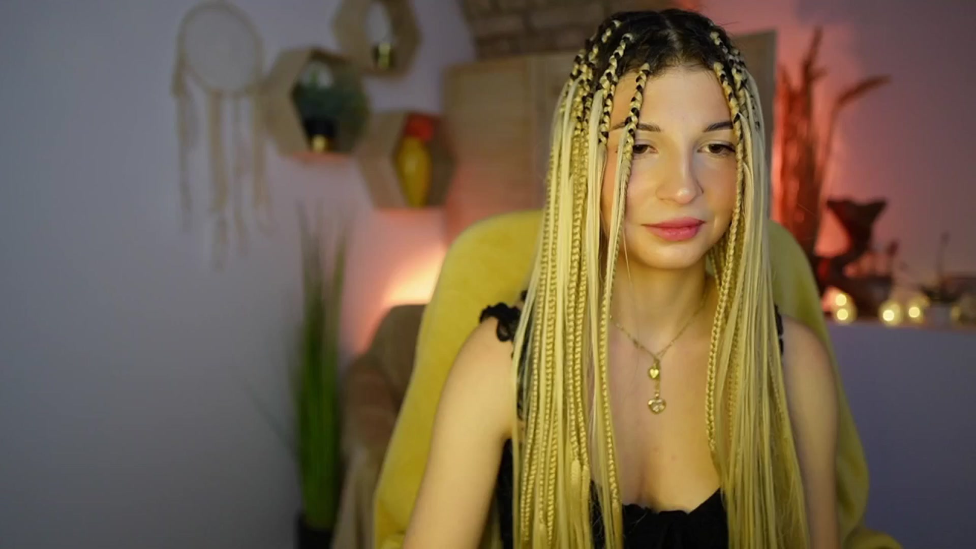 Gallery image thumbnail from Alicee_Kiss's myfreecams stream on, 12/17/2024, 20:41 image 11 of 20