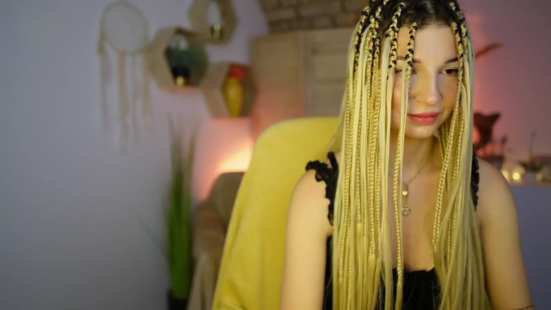Gallery image thumbnail from Alicee_Kiss's myfreecams stream on, 12/17/2024, 20:41 image 5 of 20