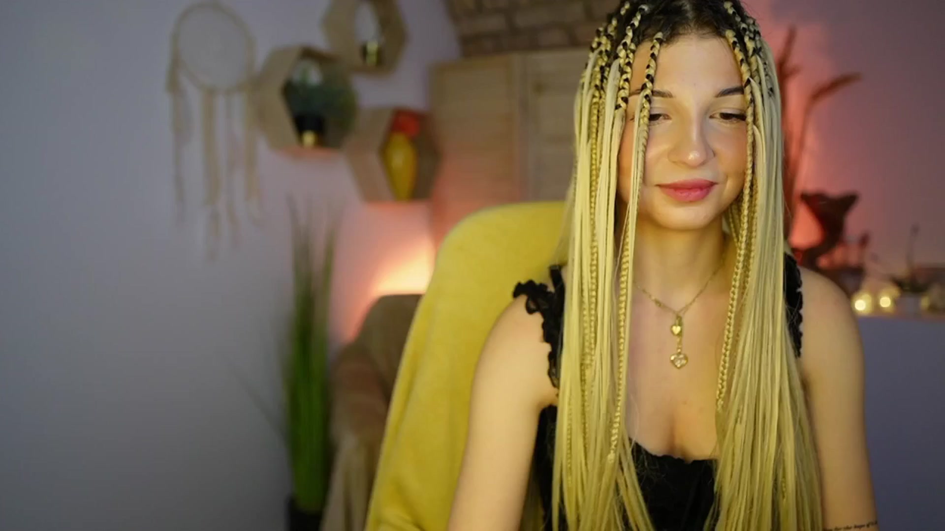 Gallery image thumbnail from Alicee_Kiss's myfreecams stream on, 12/17/2024, 20:41 image 8 of 20