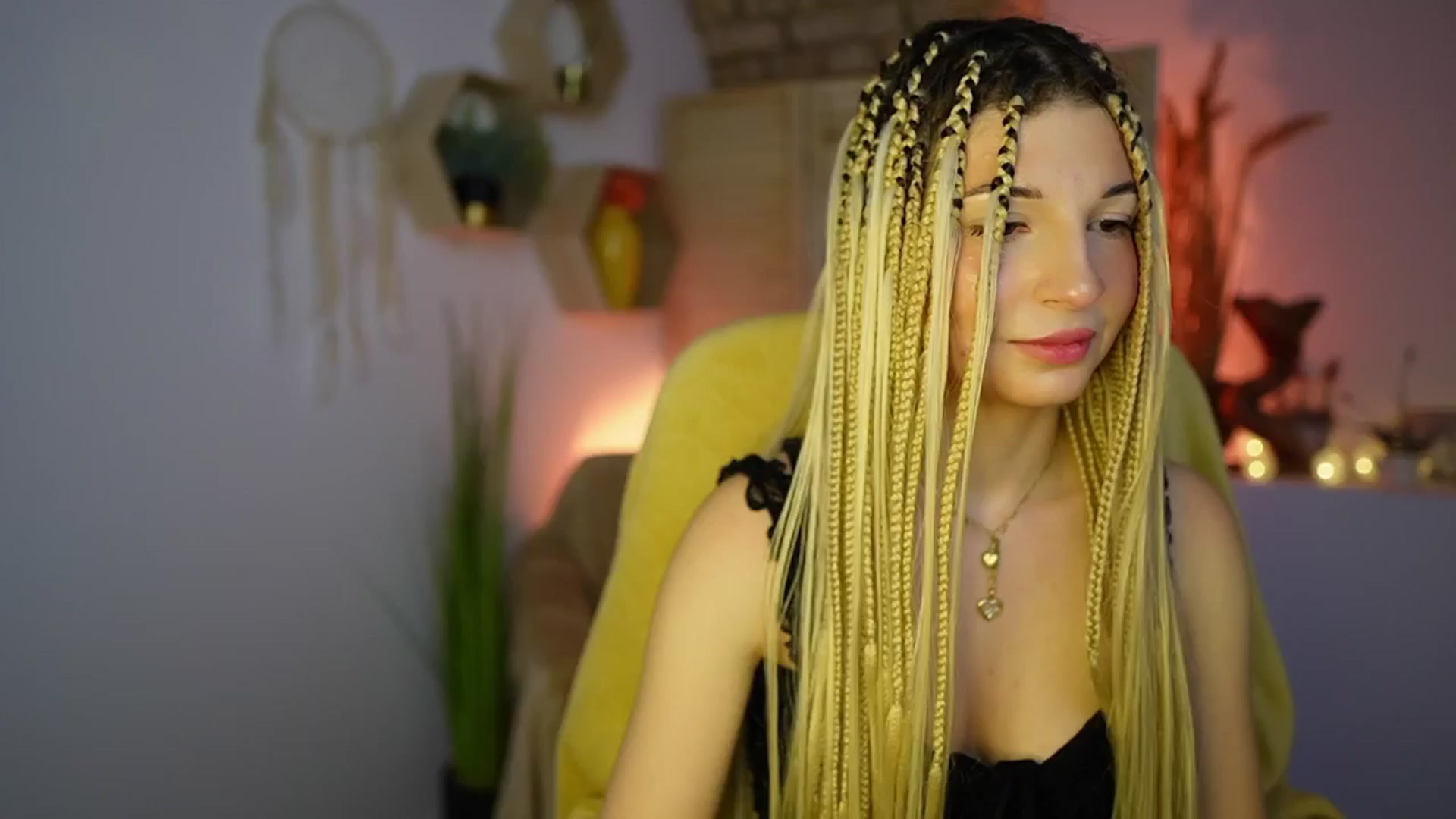 Gallery image thumbnail from Alicee_Kiss's myfreecams stream on, 12/17/2024, 20:41 image 13 of 20