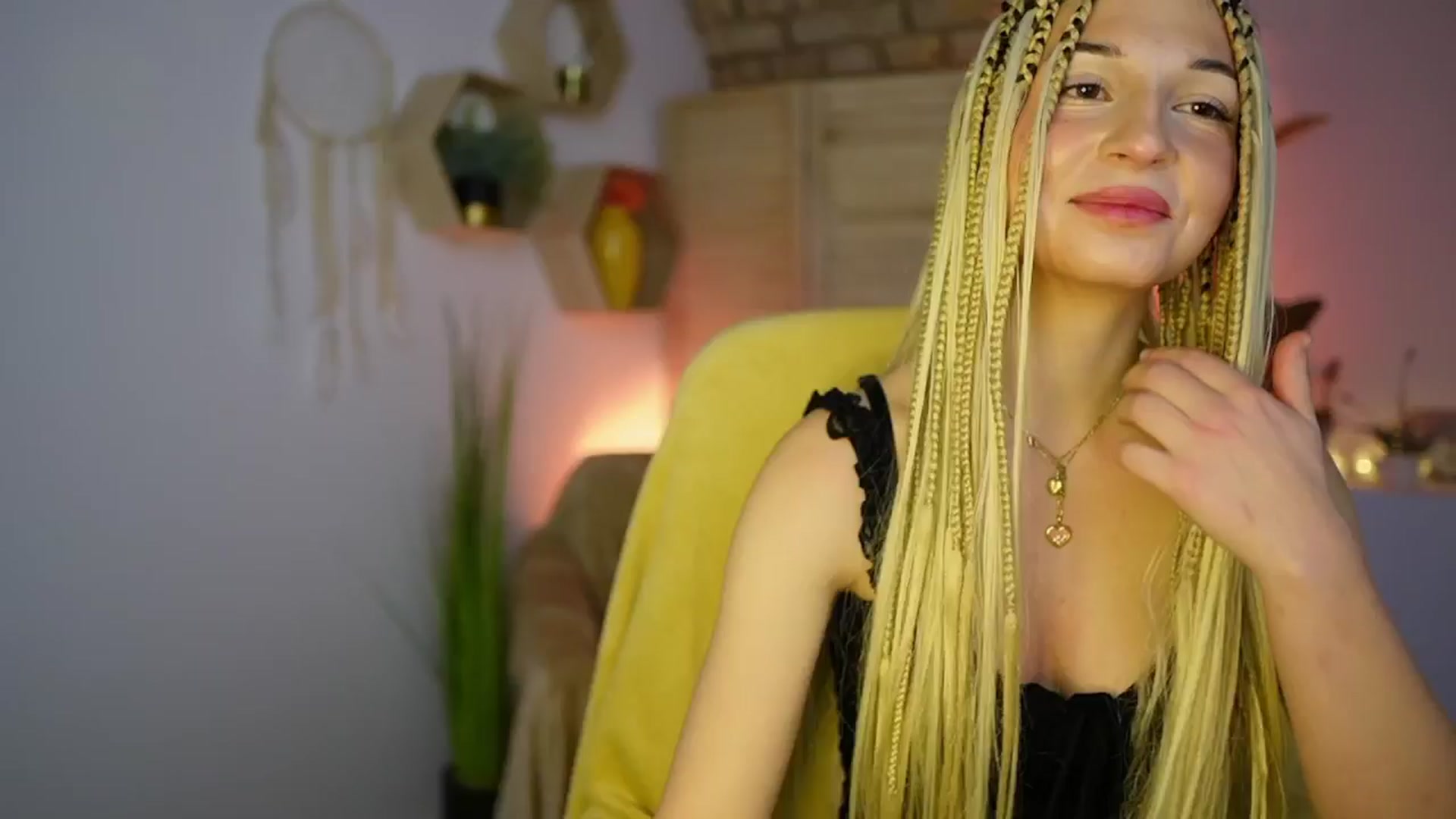 Gallery image thumbnail from Alicee_Kiss's myfreecams stream on, 12/17/2024, 20:41 image 2 of 20