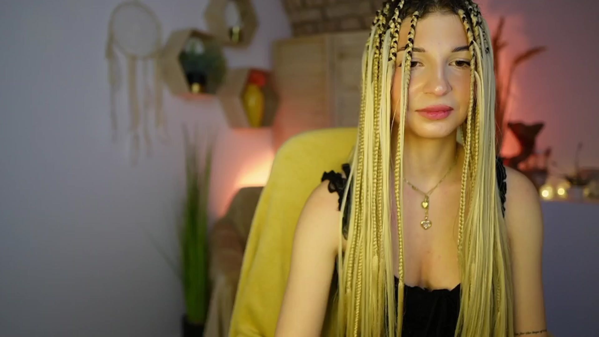 Gallery image thumbnail from Alicee_Kiss's myfreecams stream on, 12/17/2024, 20:41 image 4 of 20