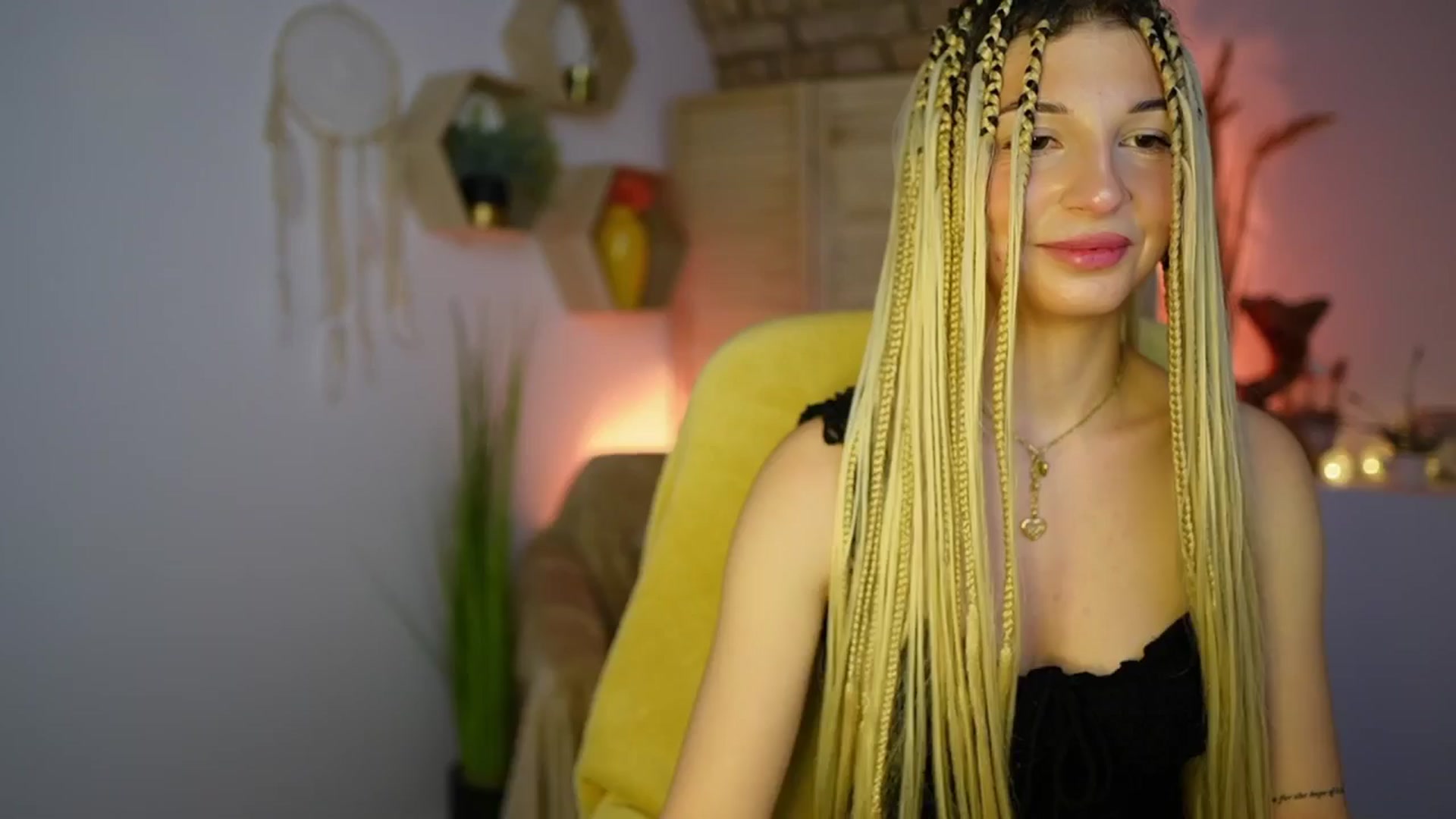 Gallery image thumbnail from Alicee_Kiss's myfreecams stream on, 12/17/2024, 21:17 image 5 of 20