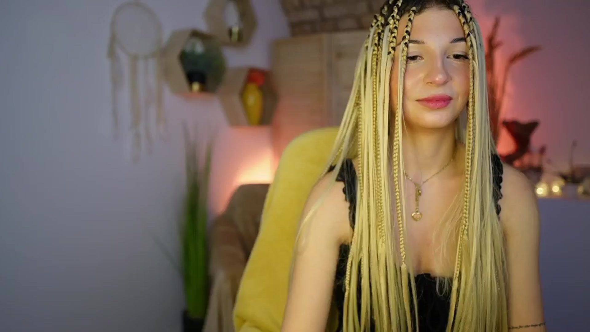 Gallery image thumbnail from Alicee_Kiss's myfreecams stream on, 12/17/2024, 21:17 image 3 of 20
