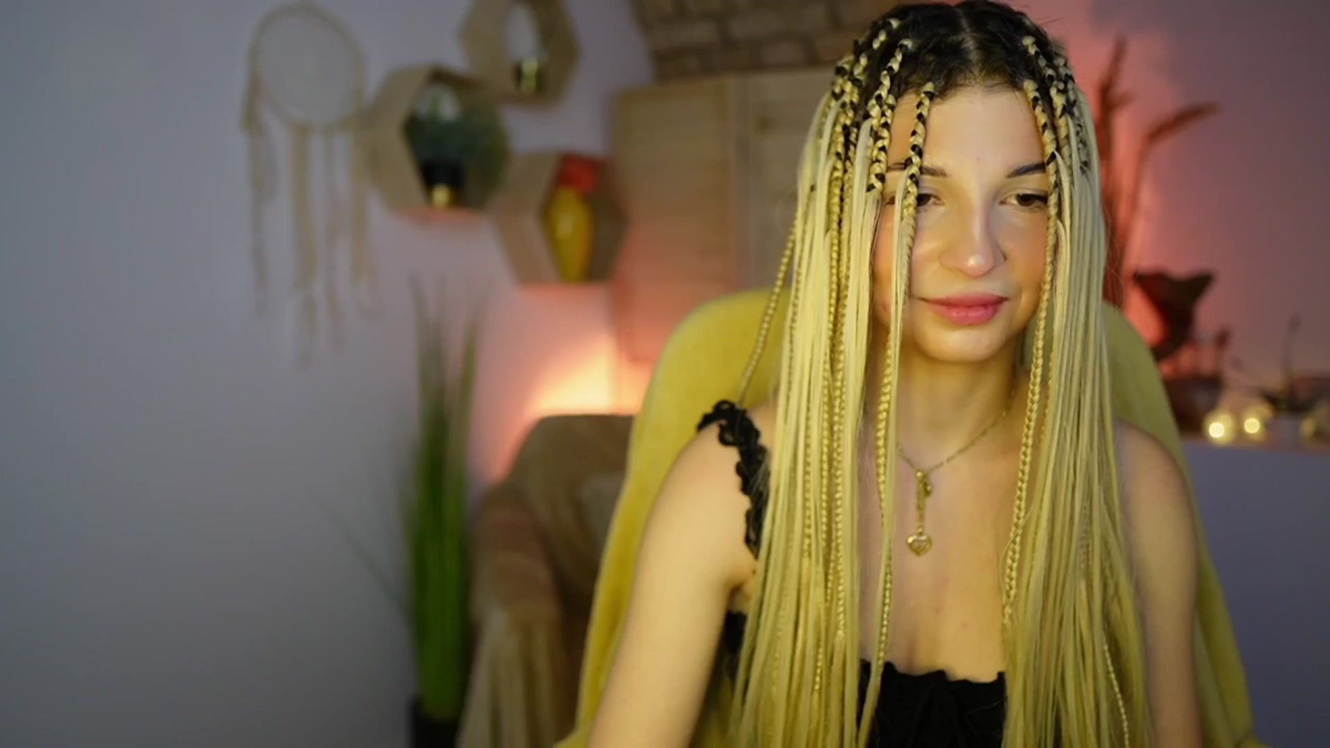 Gallery image thumbnail from Alicee_Kiss's myfreecams stream on, 12/17/2024, 21:17 image 11 of 20