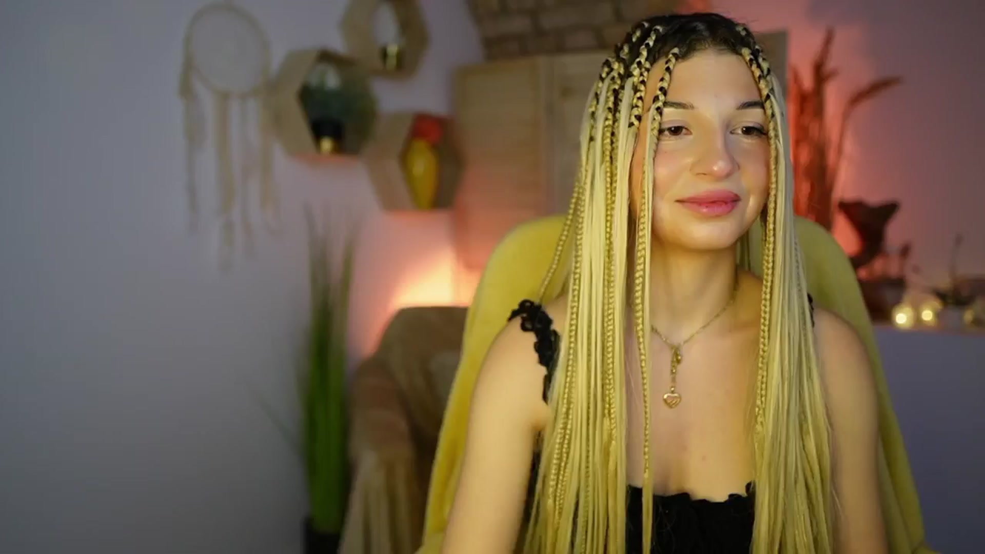 Gallery image thumbnail from Alicee_Kiss's myfreecams stream on, 12/17/2024, 21:17 image 18 of 20