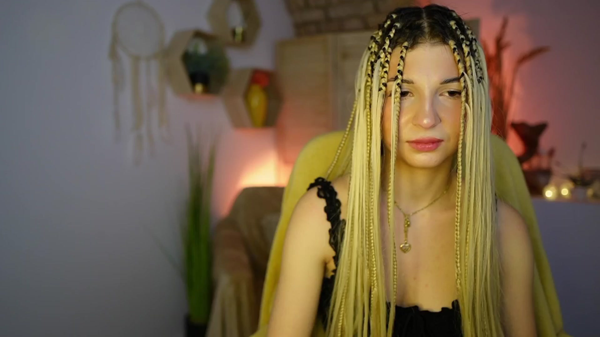 Gallery image thumbnail from Alicee_Kiss's myfreecams stream on, 12/17/2024, 21:17 image 15 of 20