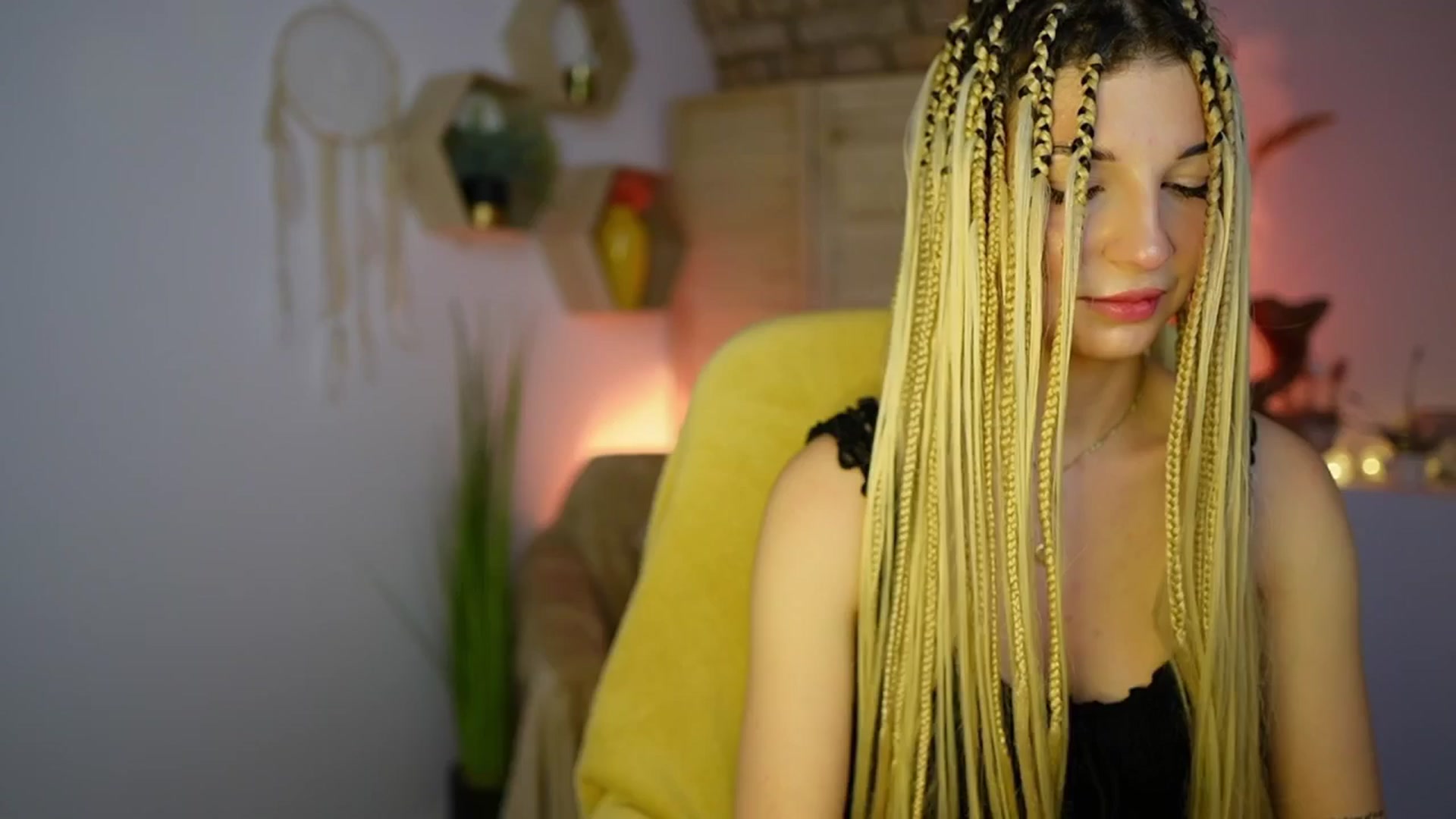 Gallery image thumbnail from Alicee_Kiss's myfreecams stream on, 12/17/2024, 21:17 image 6 of 20