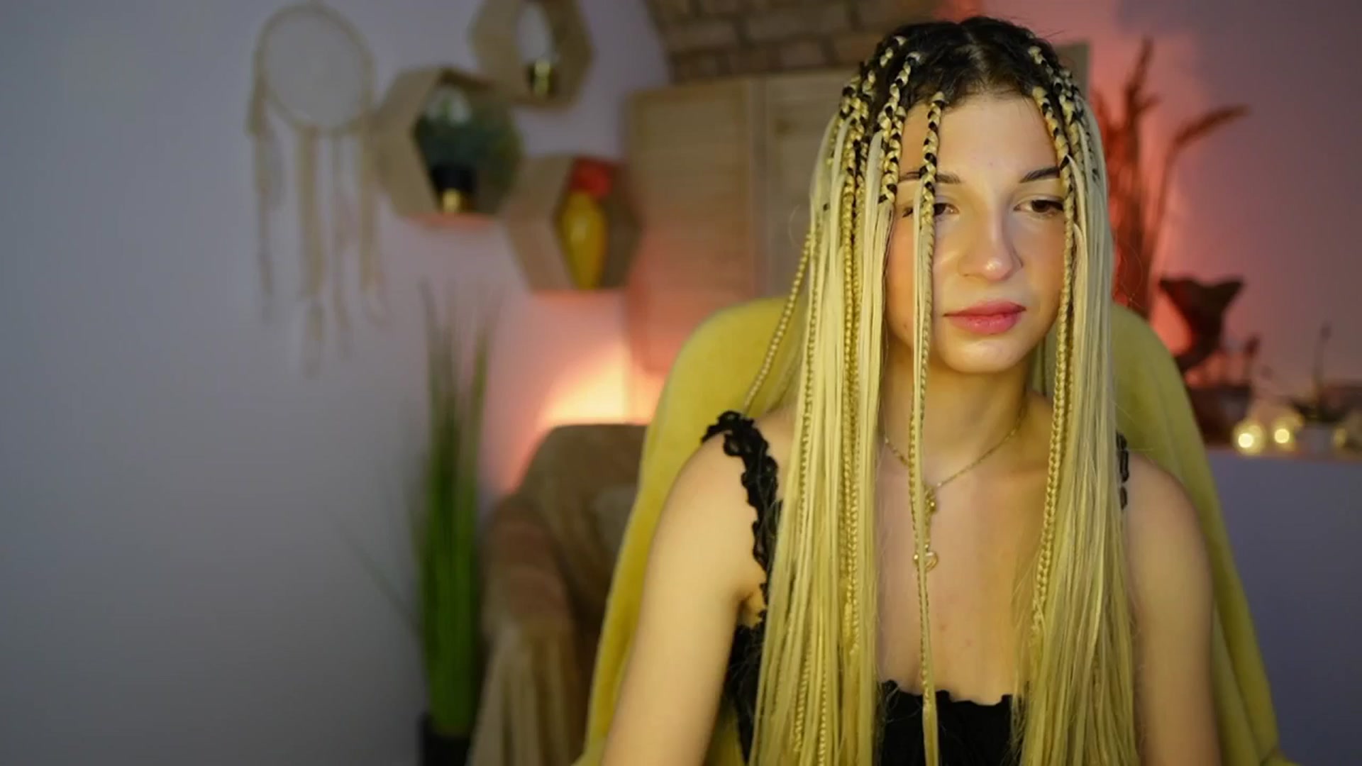 Gallery image thumbnail from Alicee_Kiss's myfreecams stream on, 12/17/2024, 21:17 image 17 of 20