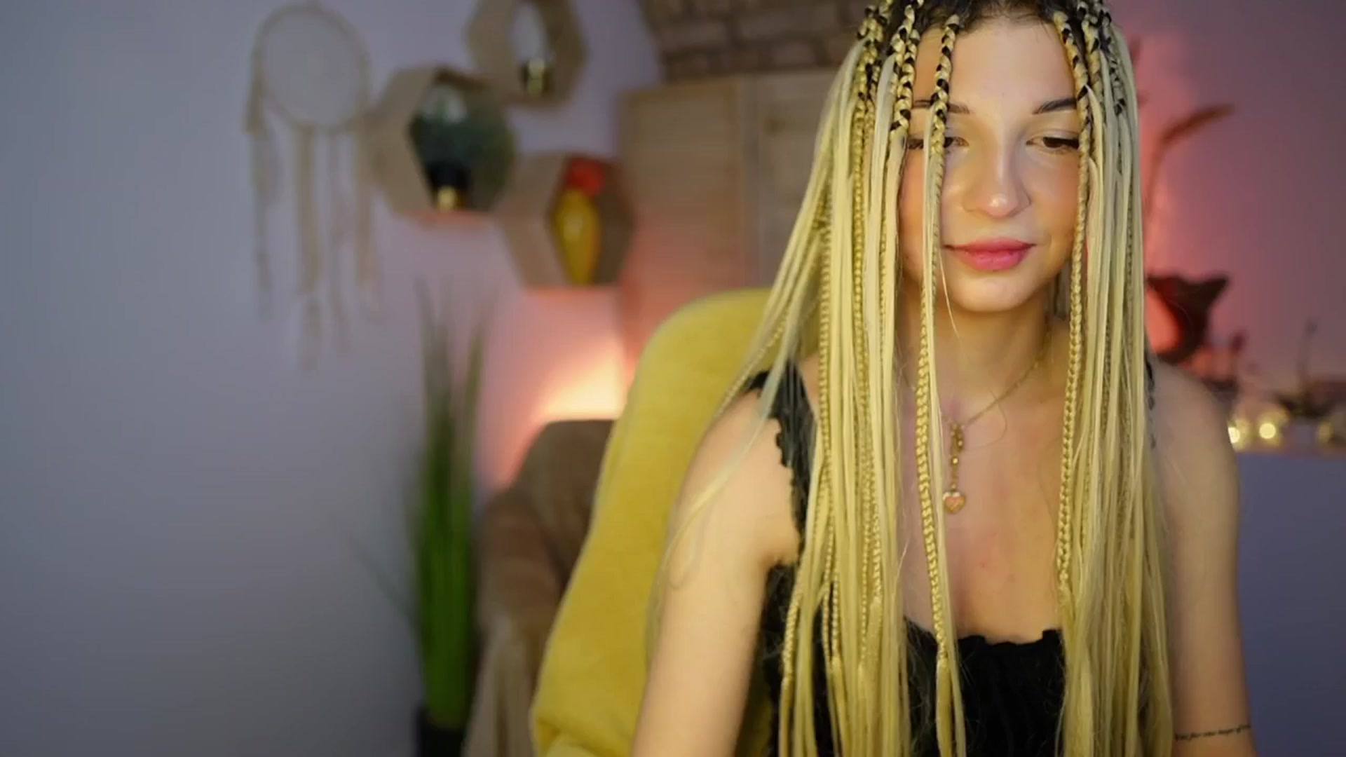 Gallery image thumbnail from Alicee_Kiss's myfreecams stream on, 12/17/2024, 21:17 image 1 of 20