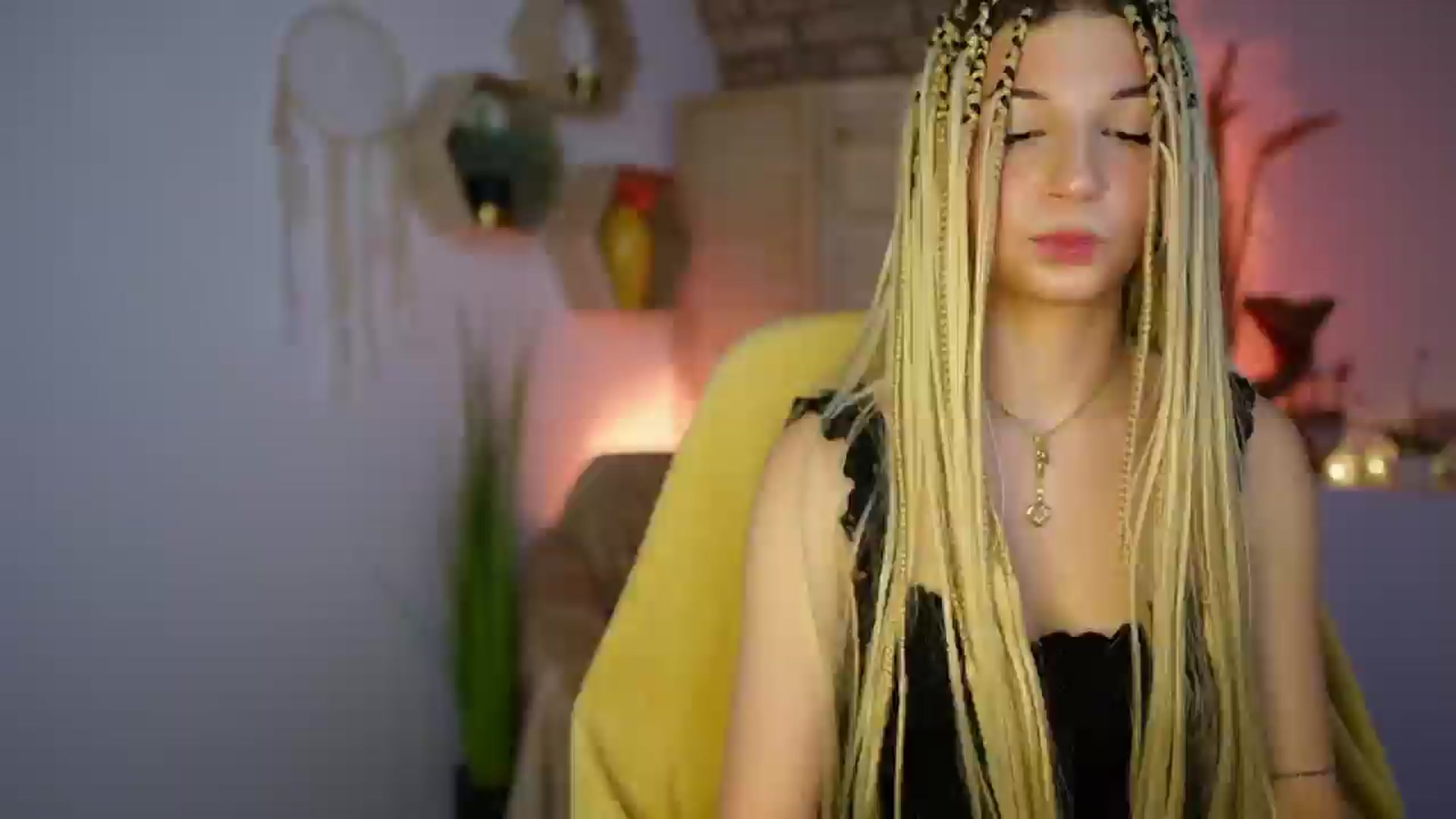 Gallery image thumbnail from Alicee_Kiss's myfreecams stream on, 12/18/2024, 24:33 image 6 of 20
