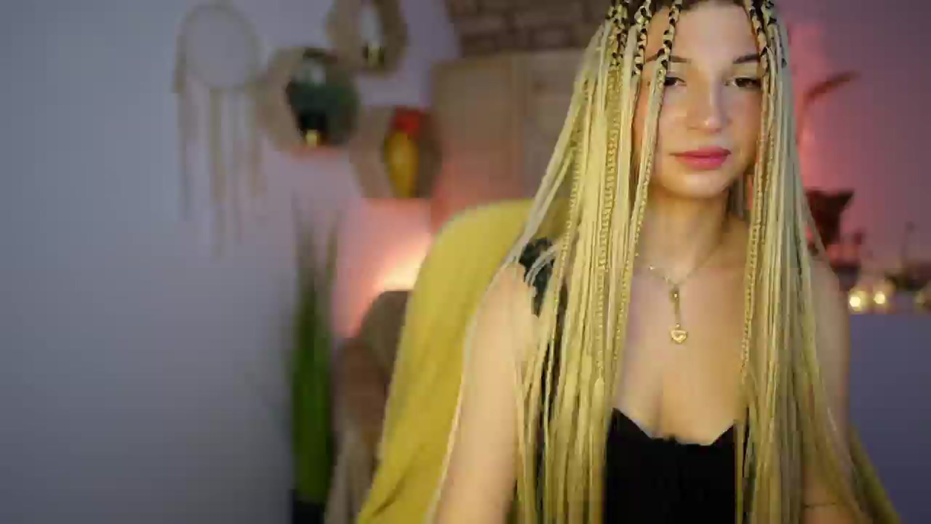 Gallery image thumbnail from Alicee_Kiss's myfreecams stream on, 12/18/2024, 24:33 image 4 of 20