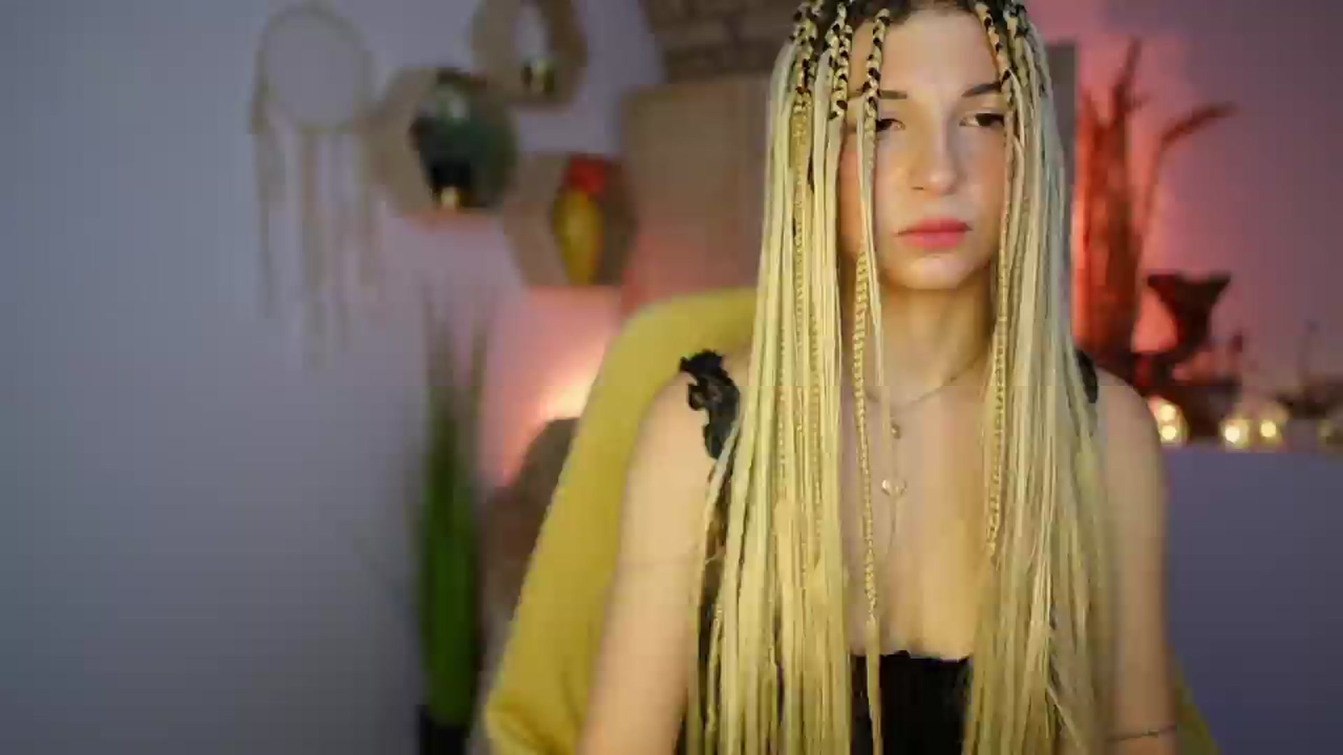 Gallery image thumbnail from Alicee_Kiss's myfreecams stream on, 12/18/2024, 24:33 image 18 of 20