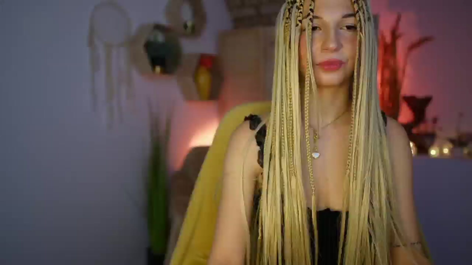 Gallery image thumbnail from Alicee_Kiss's myfreecams stream on, 12/18/2024, 24:33 image 16 of 20