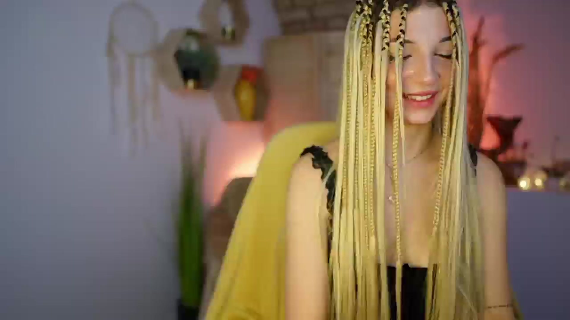 Gallery image thumbnail from Alicee_Kiss's myfreecams stream on, 12/18/2024, 24:33 image 17 of 20