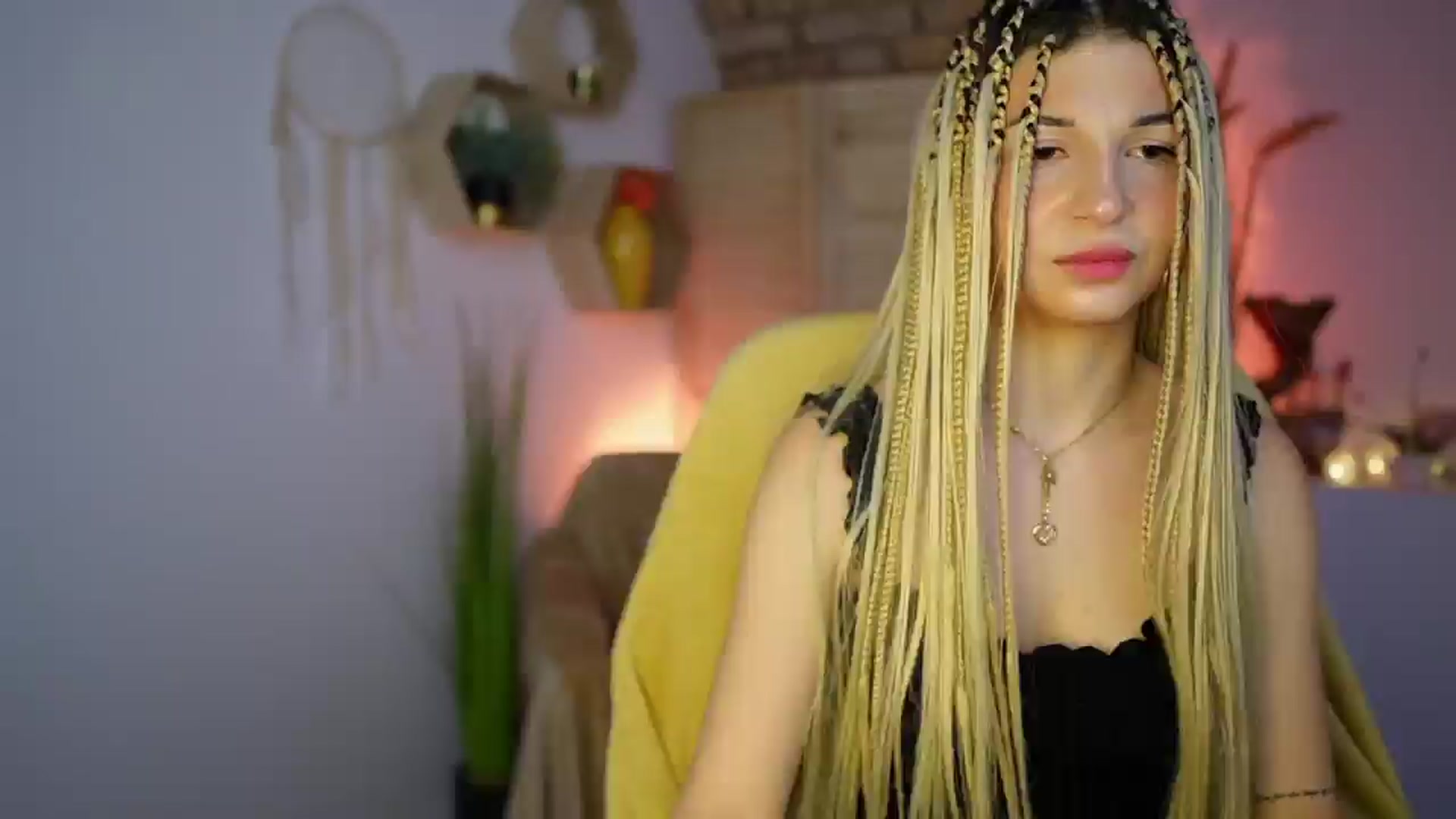 Gallery image thumbnail from Alicee_Kiss's myfreecams stream on, 12/18/2024, 24:33 image 7 of 20