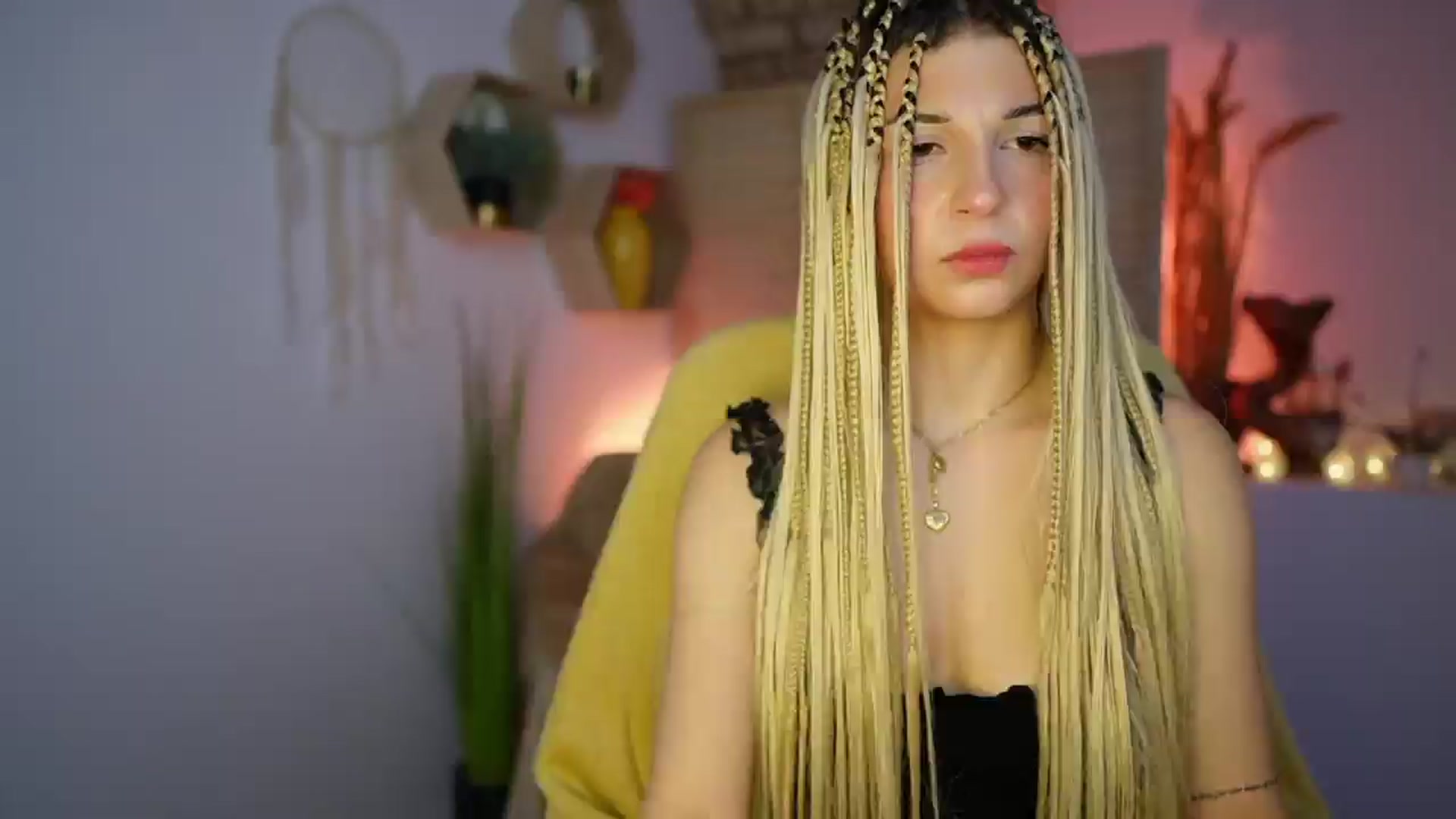 Gallery image thumbnail from Alicee_Kiss's myfreecams stream on, 12/18/2024, 24:33 image 19 of 20