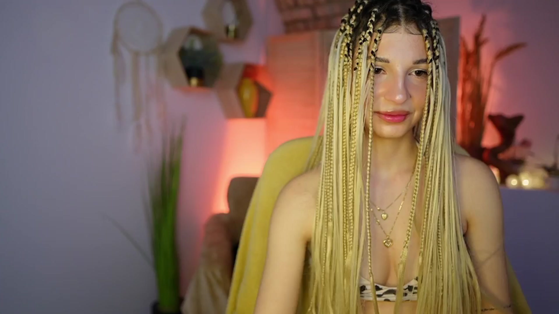 Gallery image thumbnail from Alicee_Kiss's myfreecams stream on, 12/27/2024, 20:37 image 4 of 20