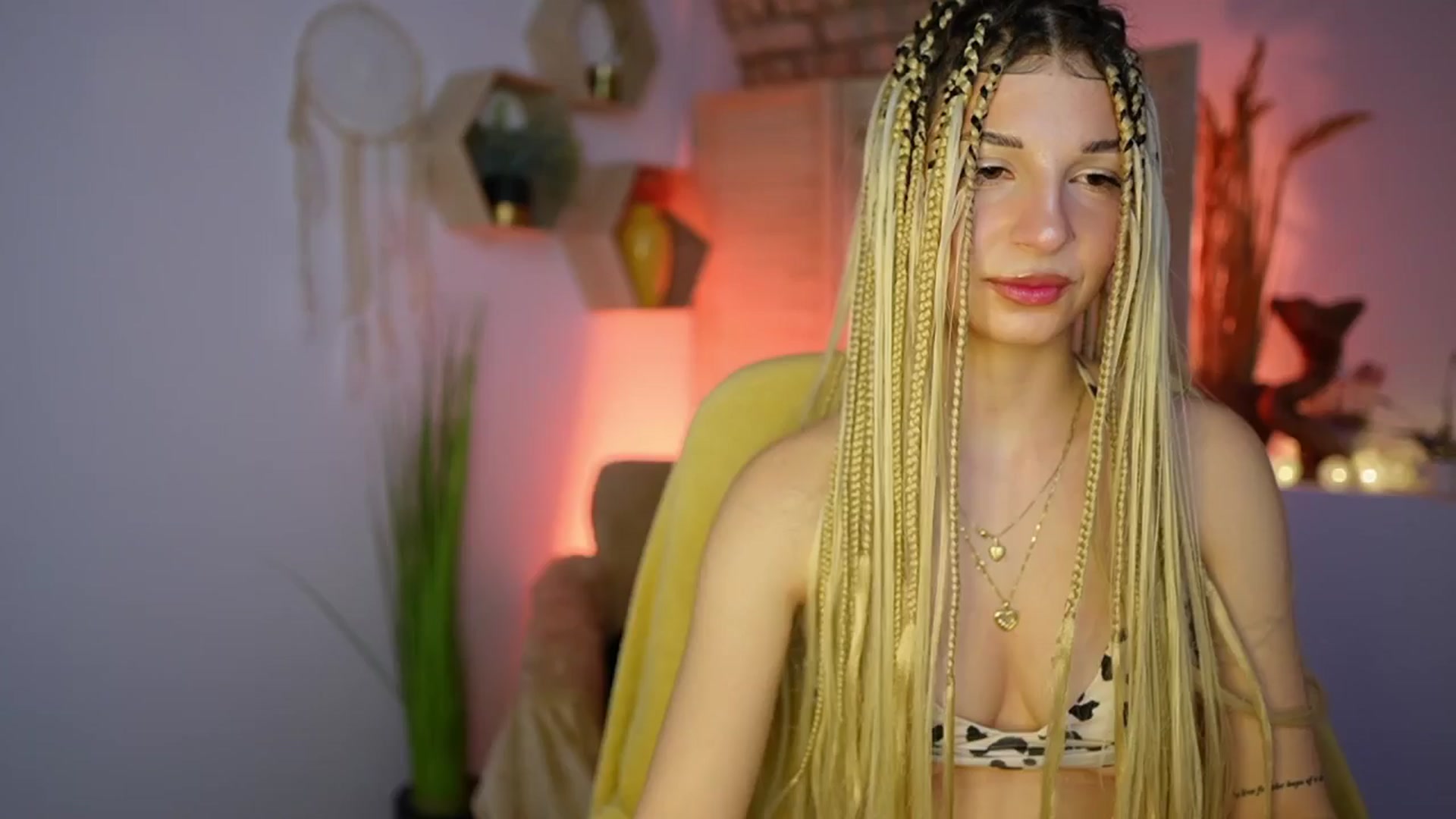 Gallery image thumbnail from Alicee_Kiss's myfreecams stream on, 12/27/2024, 20:37 image 2 of 20
