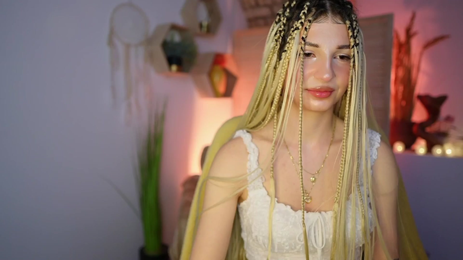 Gallery image thumbnail from Alicee_Kiss's myfreecams stream on, 12/28/2024, 21:52 image 2 of 20