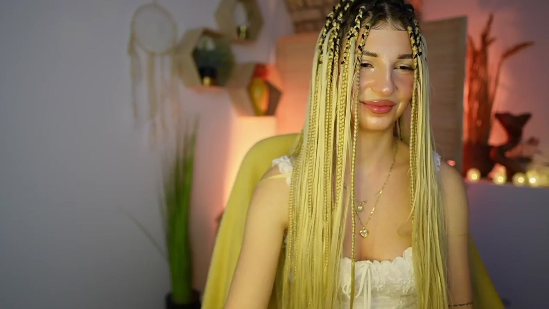 Gallery image thumbnail from Alicee_Kiss's myfreecams stream on, 12/28/2024, 21:52 image 17 of 20