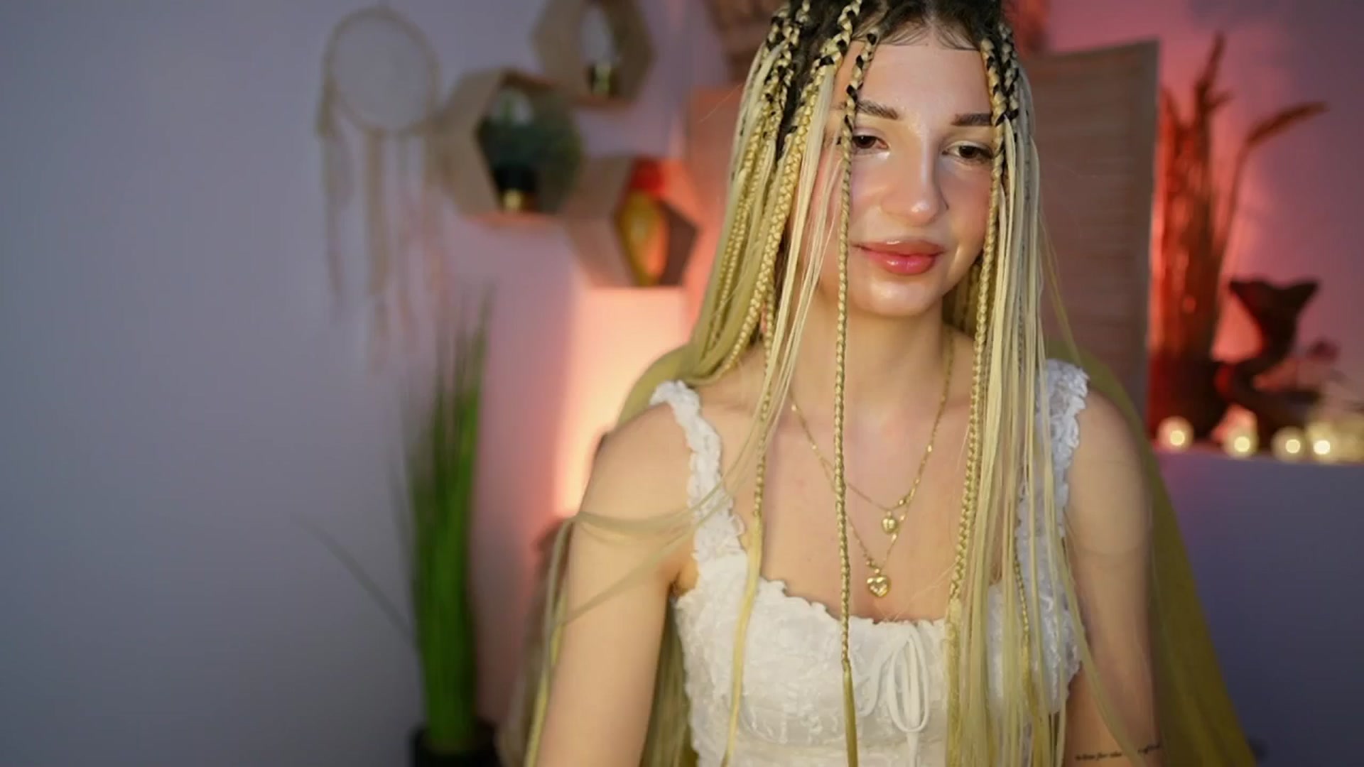 Gallery image thumbnail from Alicee_Kiss's myfreecams stream on, 12/28/2024, 21:52 image 1 of 20