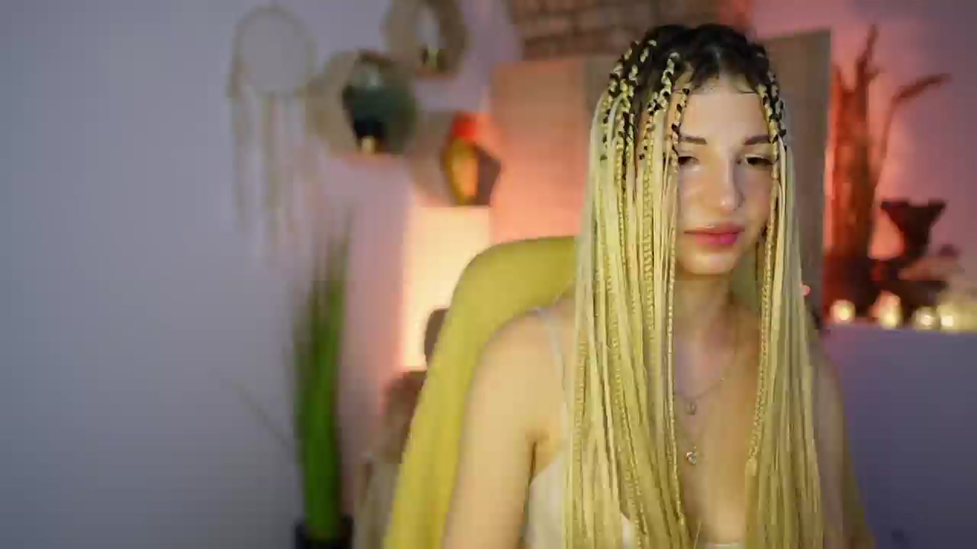 Gallery image thumbnail from Alicee_Kiss's myfreecams stream on, 12/29/2024, 24:46 image 18 of 20