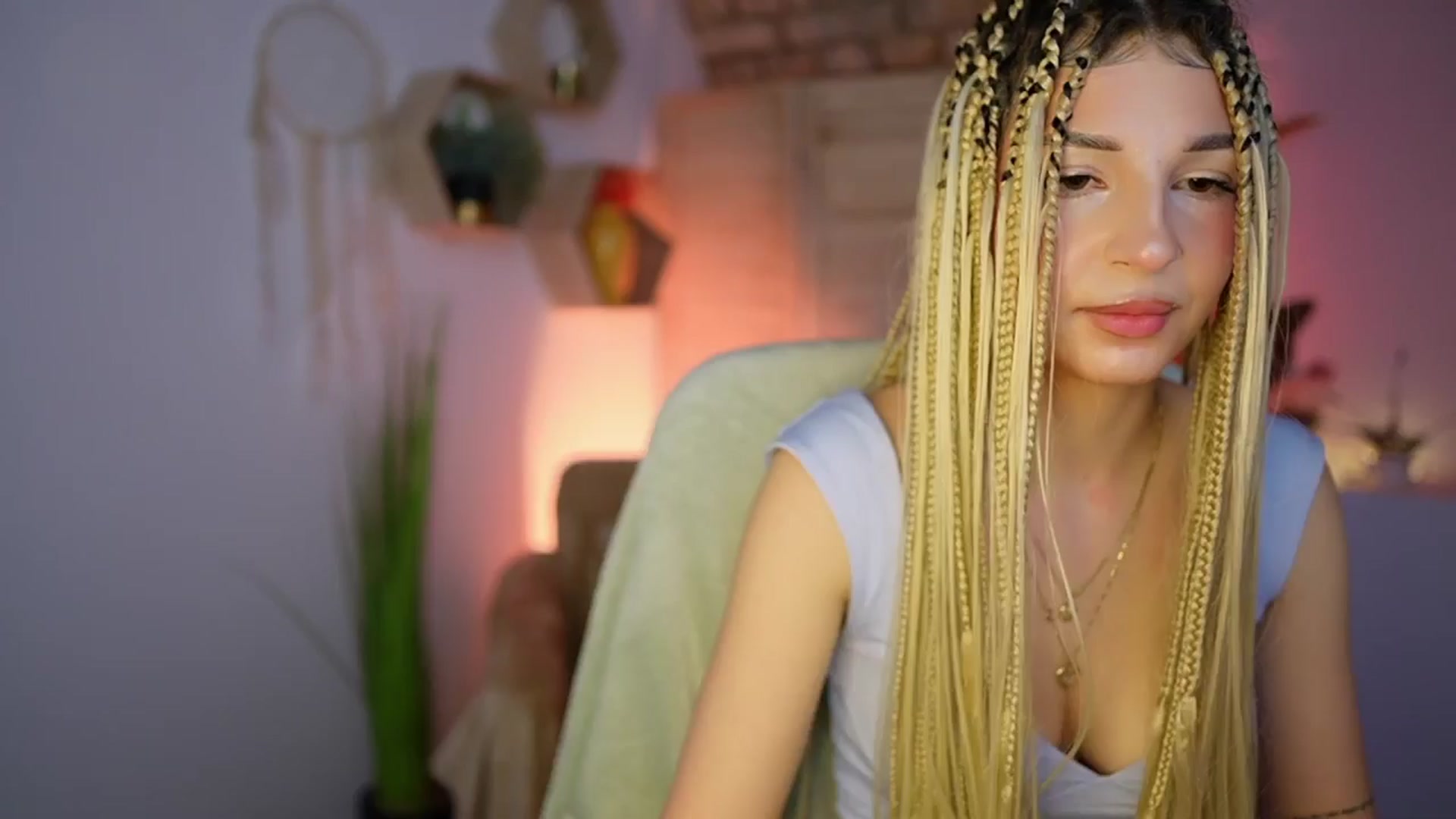 Gallery image thumbnail from Alicee_Kiss's myfreecams stream on, 12/30/2024, 20:05 image 8 of 20