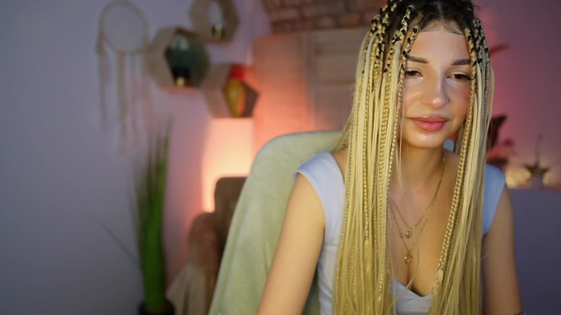 Gallery image thumbnail from Alicee_Kiss's myfreecams stream on, 12/30/2024, 20:05 image 10 of 20