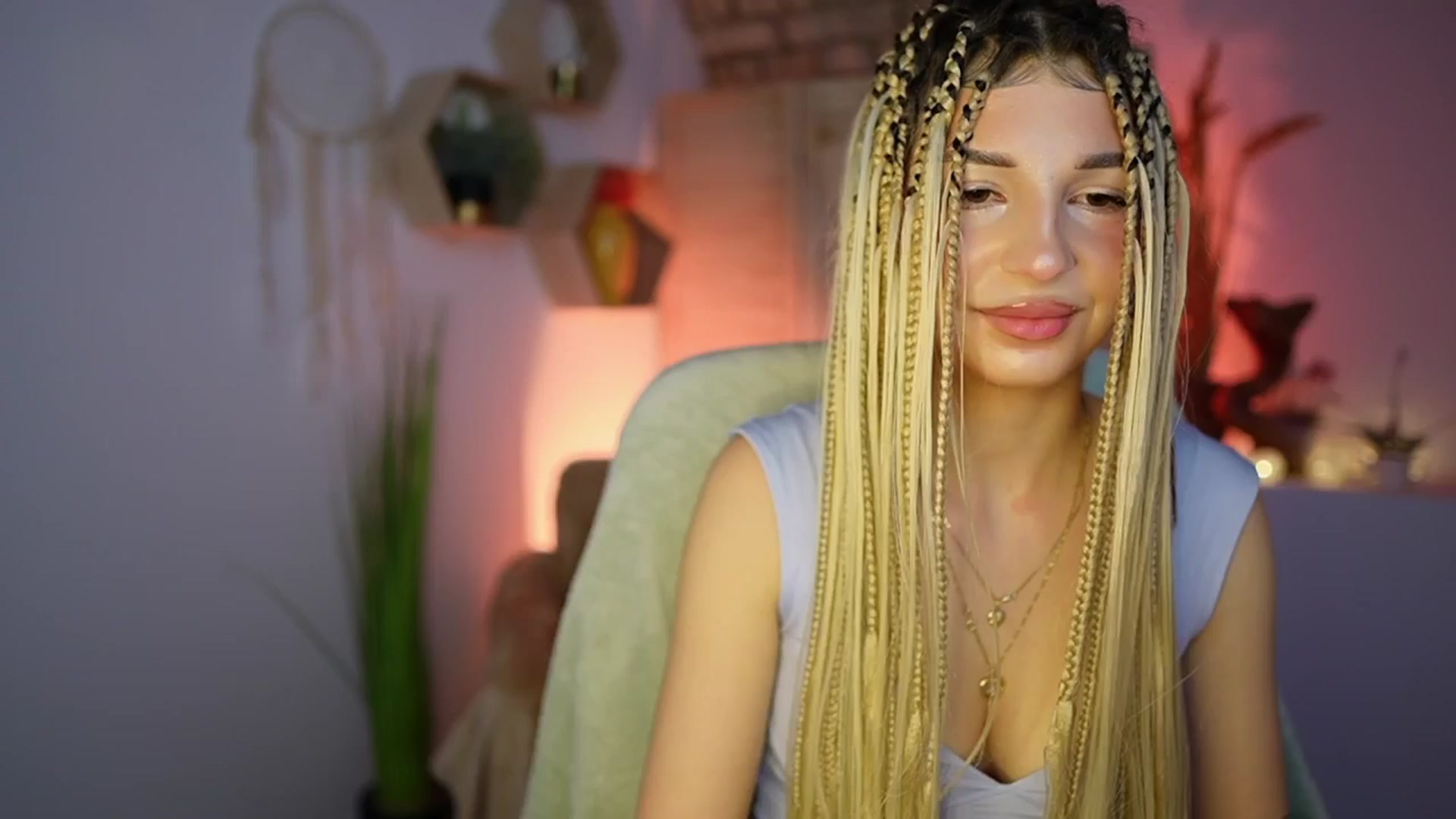 Gallery image thumbnail from Alicee_Kiss's myfreecams stream on, 12/30/2024, 20:05 image 11 of 20