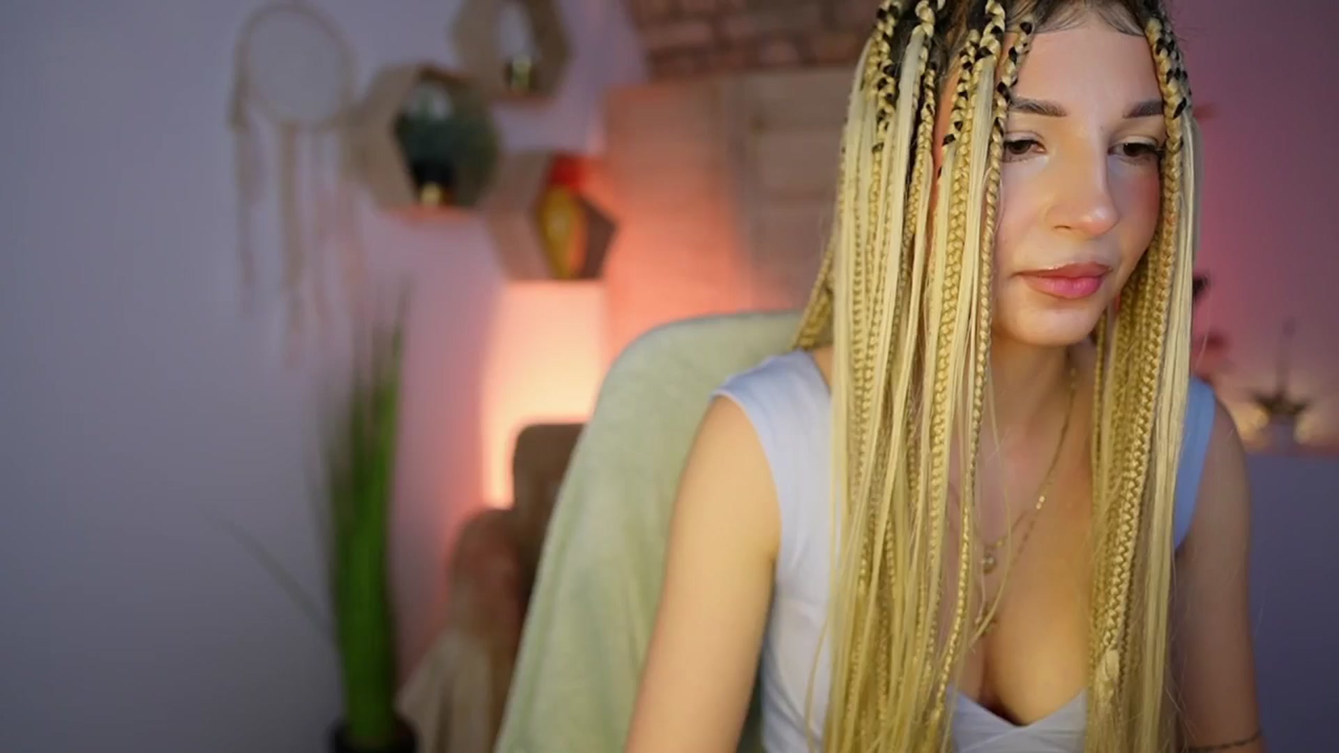 Gallery image thumbnail from Alicee_Kiss's myfreecams stream on, 12/30/2024, 20:05 image 3 of 20