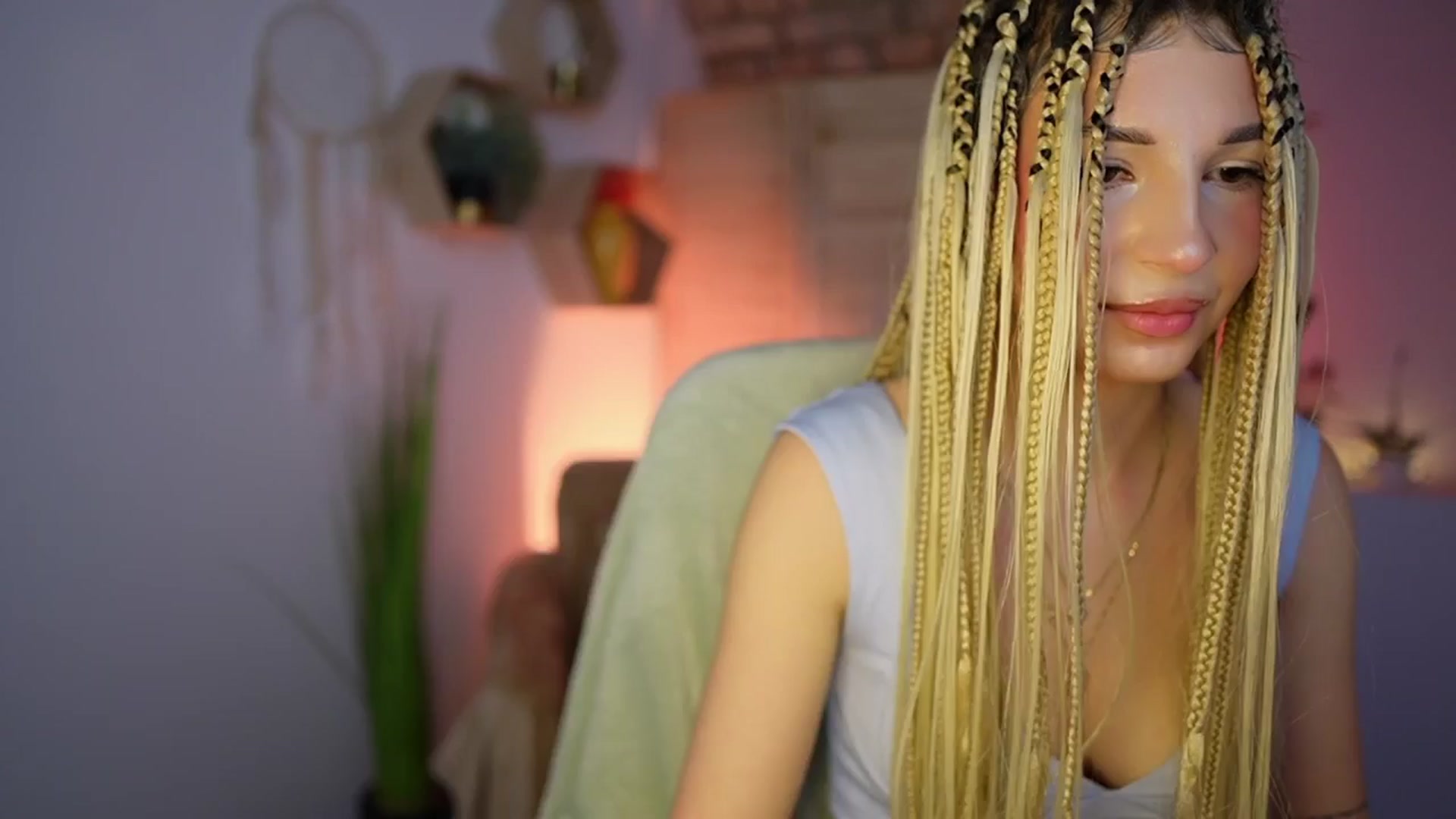 Gallery image thumbnail from Alicee_Kiss's myfreecams stream on, 12/30/2024, 20:05 image 4 of 20
