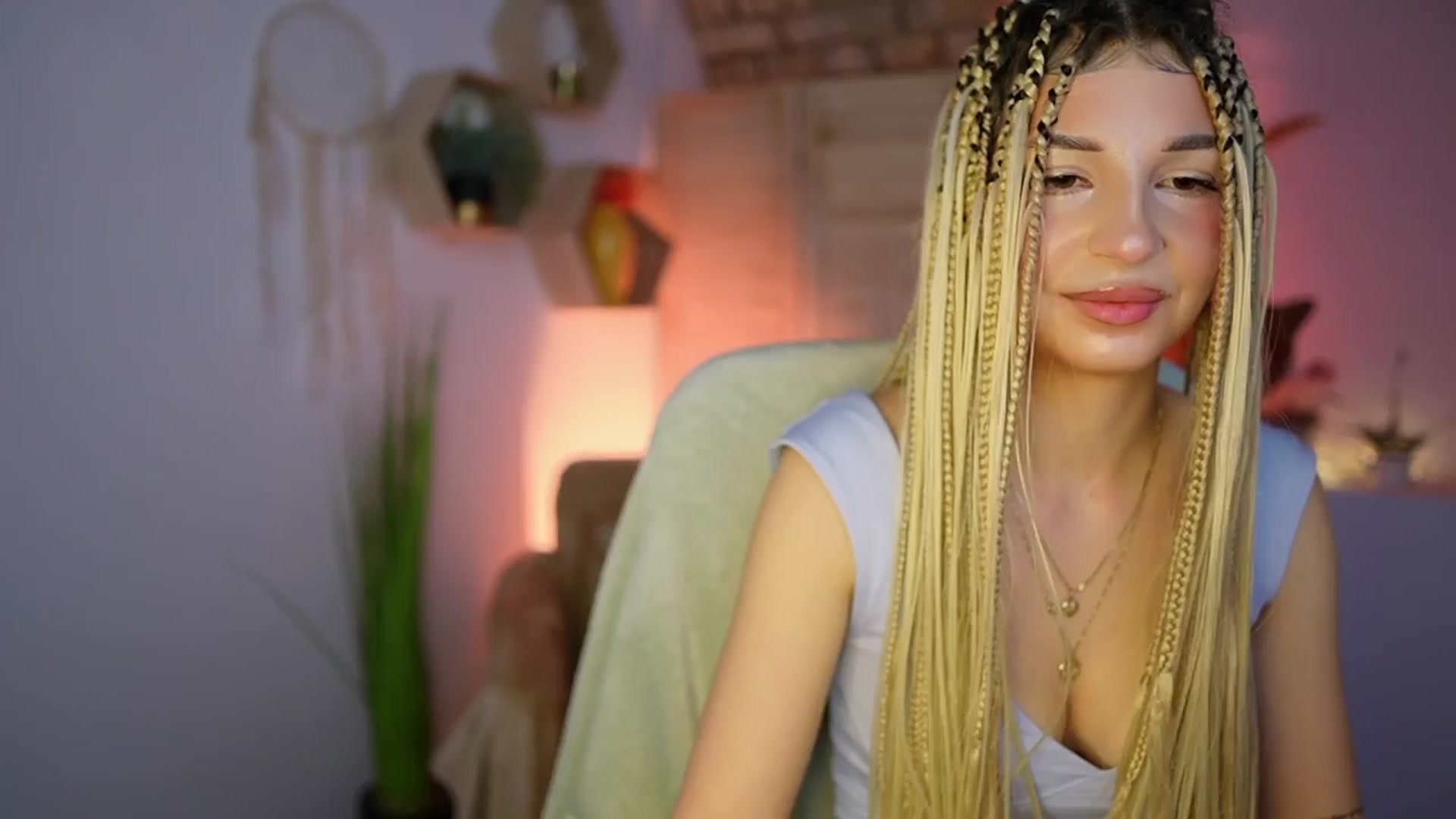 Gallery image thumbnail from Alicee_Kiss's myfreecams stream on, 12/30/2024, 20:05 image 9 of 20