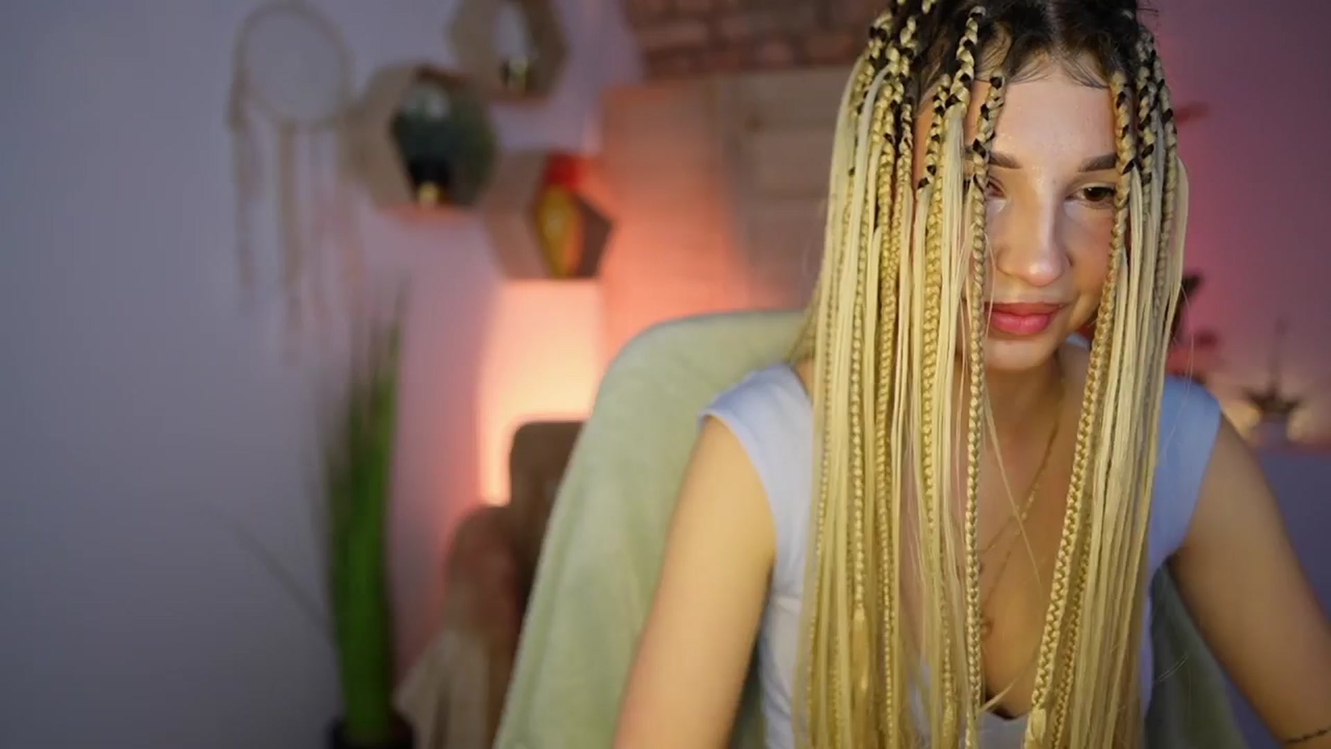 Gallery image thumbnail from Alicee_Kiss's myfreecams stream on, 12/30/2024, 20:05 image 7 of 20