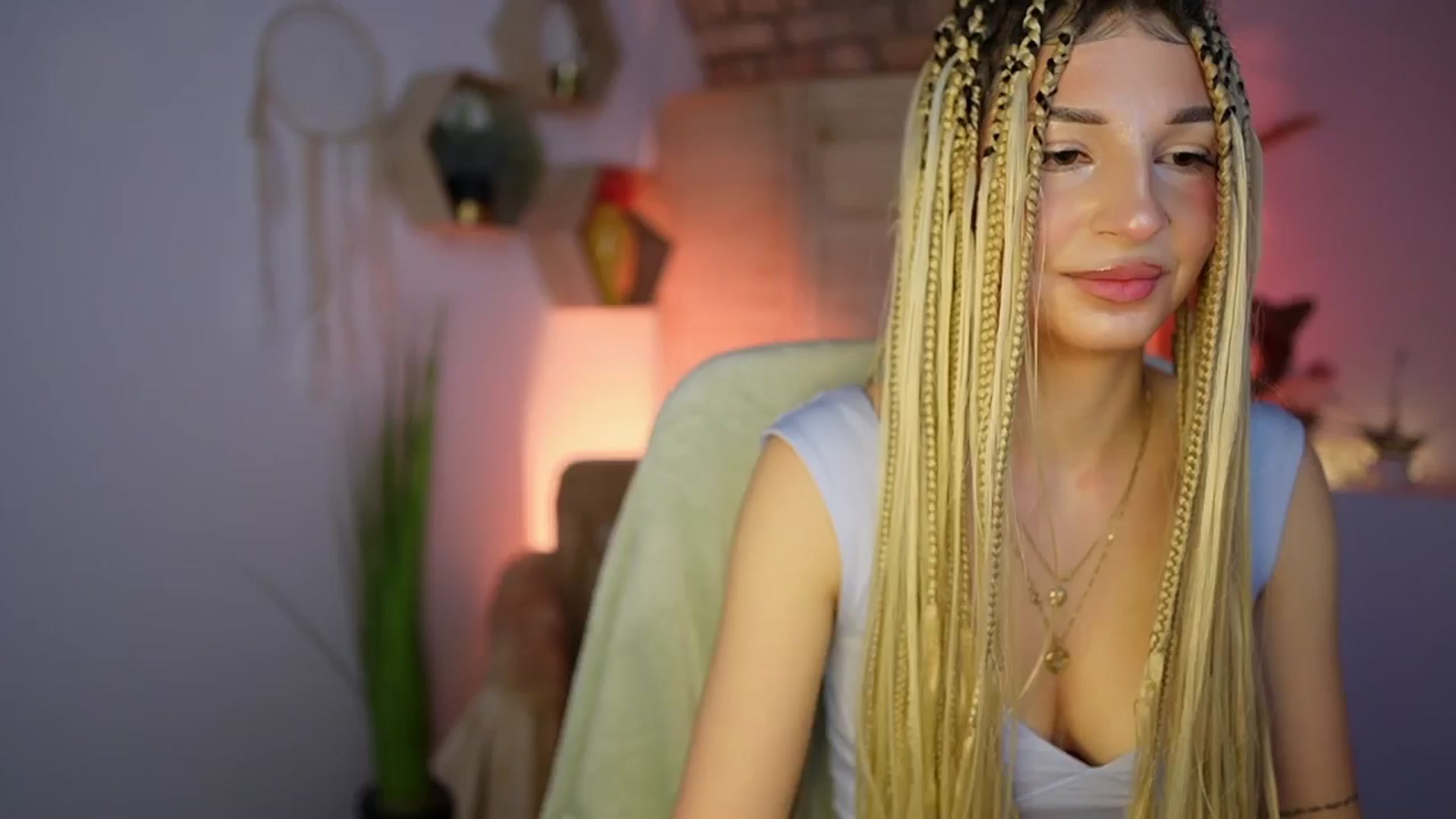 Gallery image thumbnail from Alicee_Kiss's myfreecams stream on, 12/30/2024, 20:05 image 6 of 20