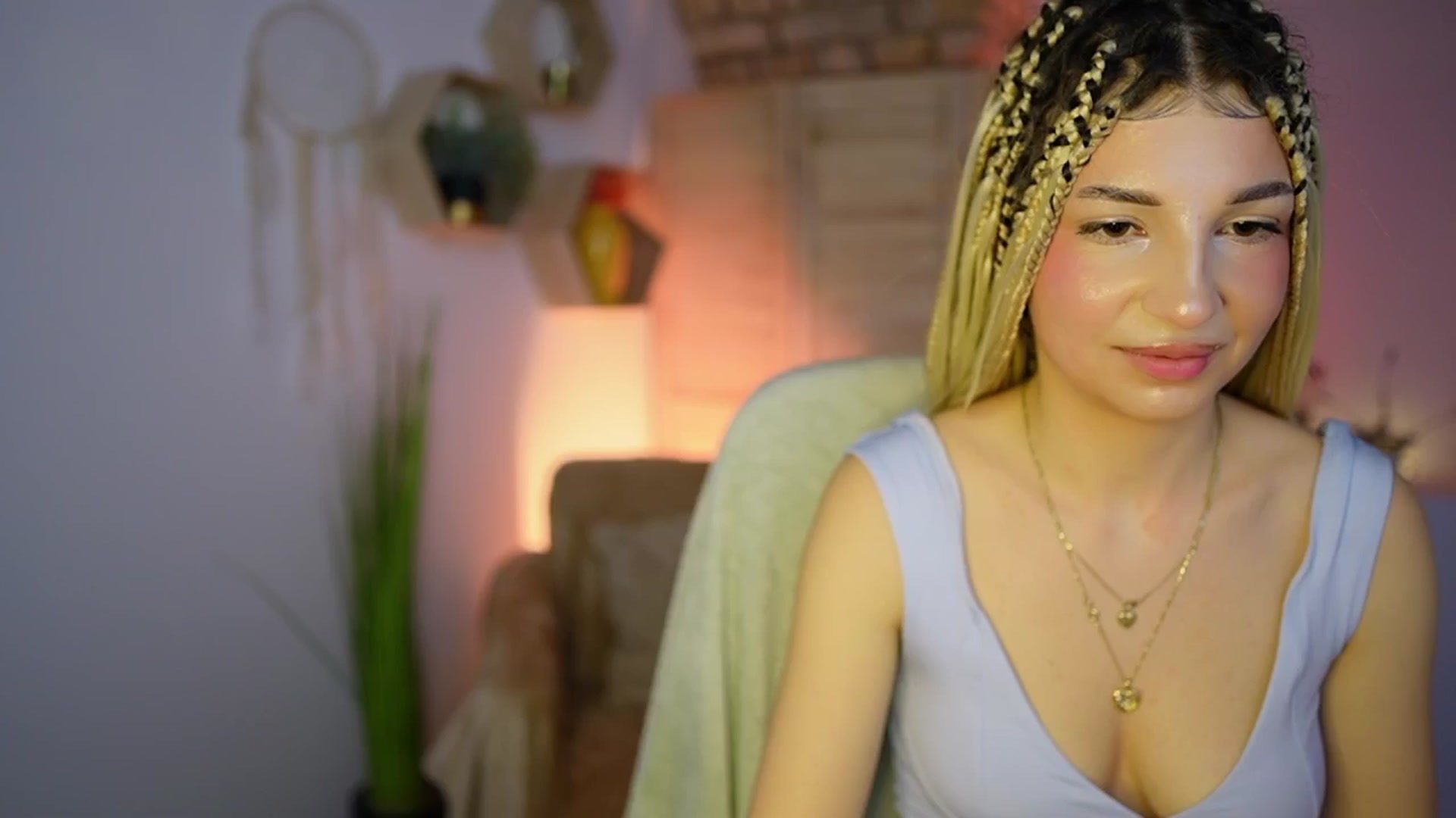 Gallery image thumbnail from Alicee_Kiss's myfreecams stream on, 12/30/2024, 21:31 image 18 of 20