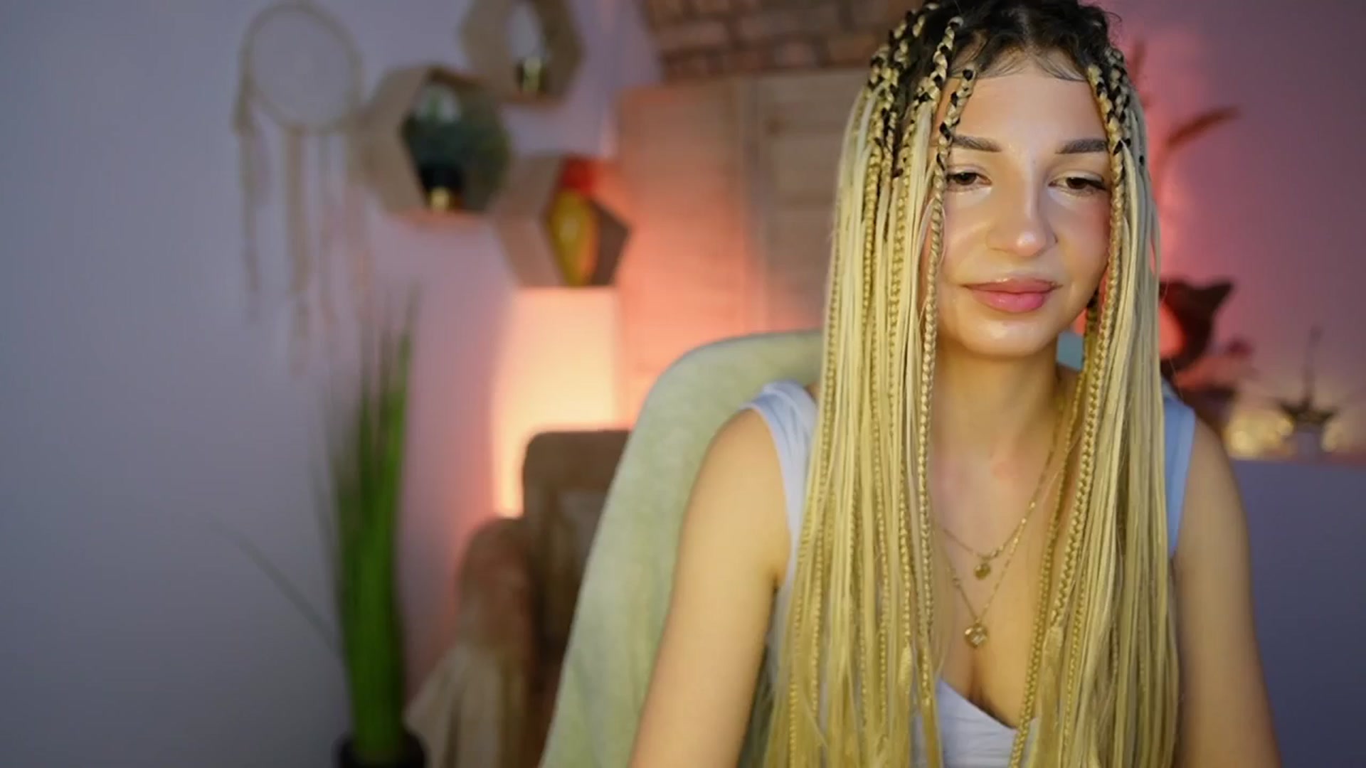 Gallery image thumbnail from Alicee_Kiss's myfreecams stream on, 12/30/2024, 21:31 image 1 of 20