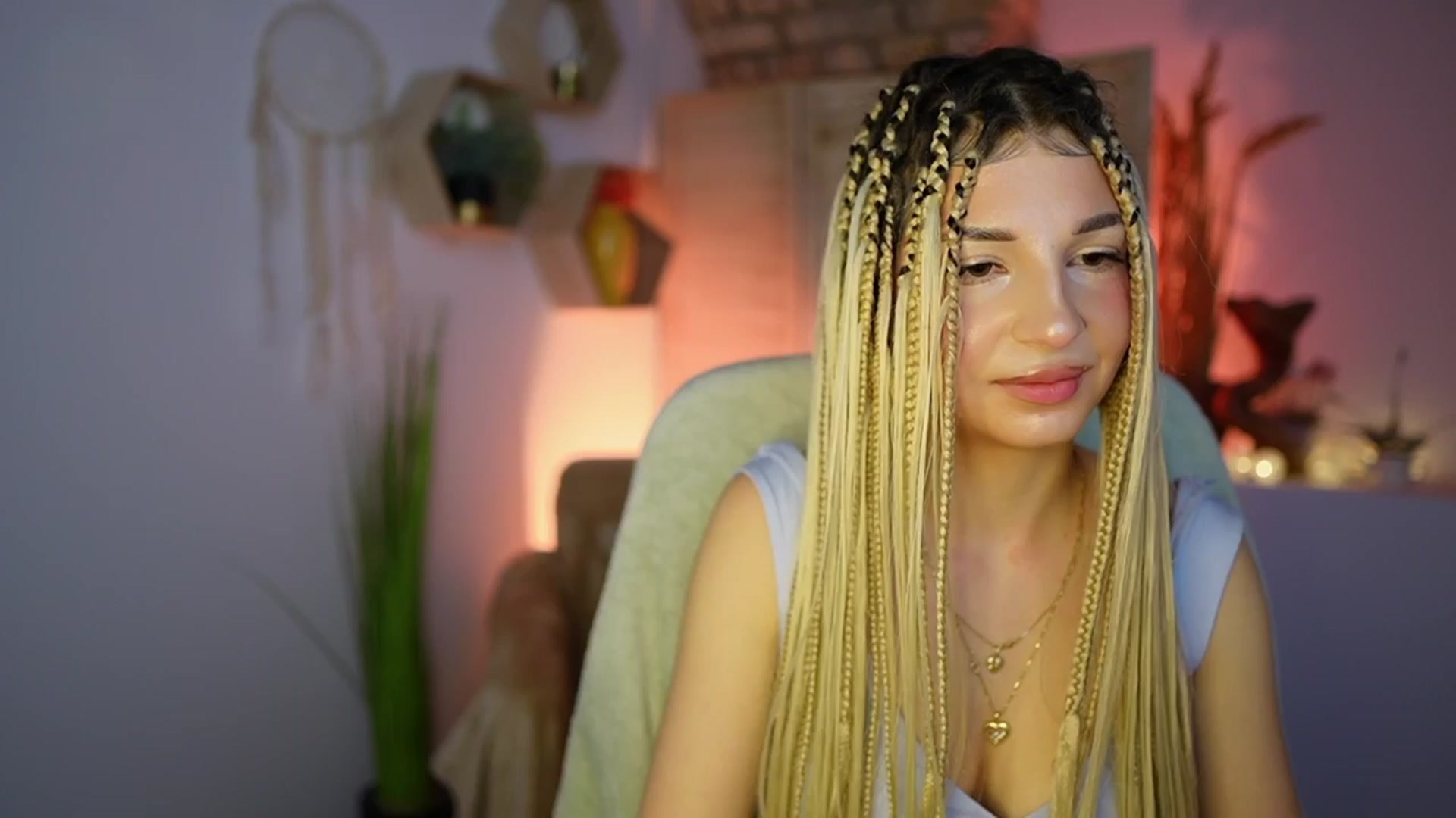Gallery image thumbnail from Alicee_Kiss's myfreecams stream on, 12/30/2024, 21:31 image 5 of 20