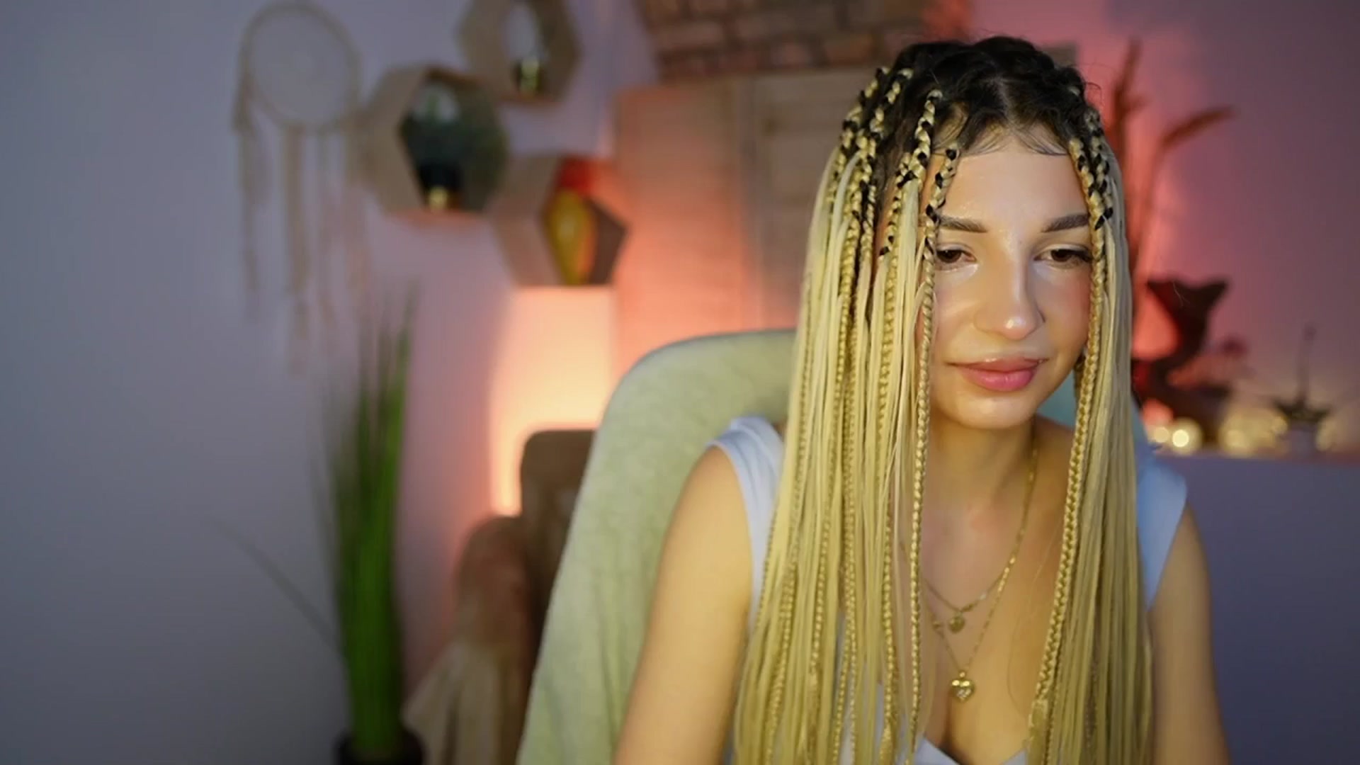 Gallery image thumbnail from Alicee_Kiss's myfreecams stream on, 12/30/2024, 21:31 image 4 of 20
