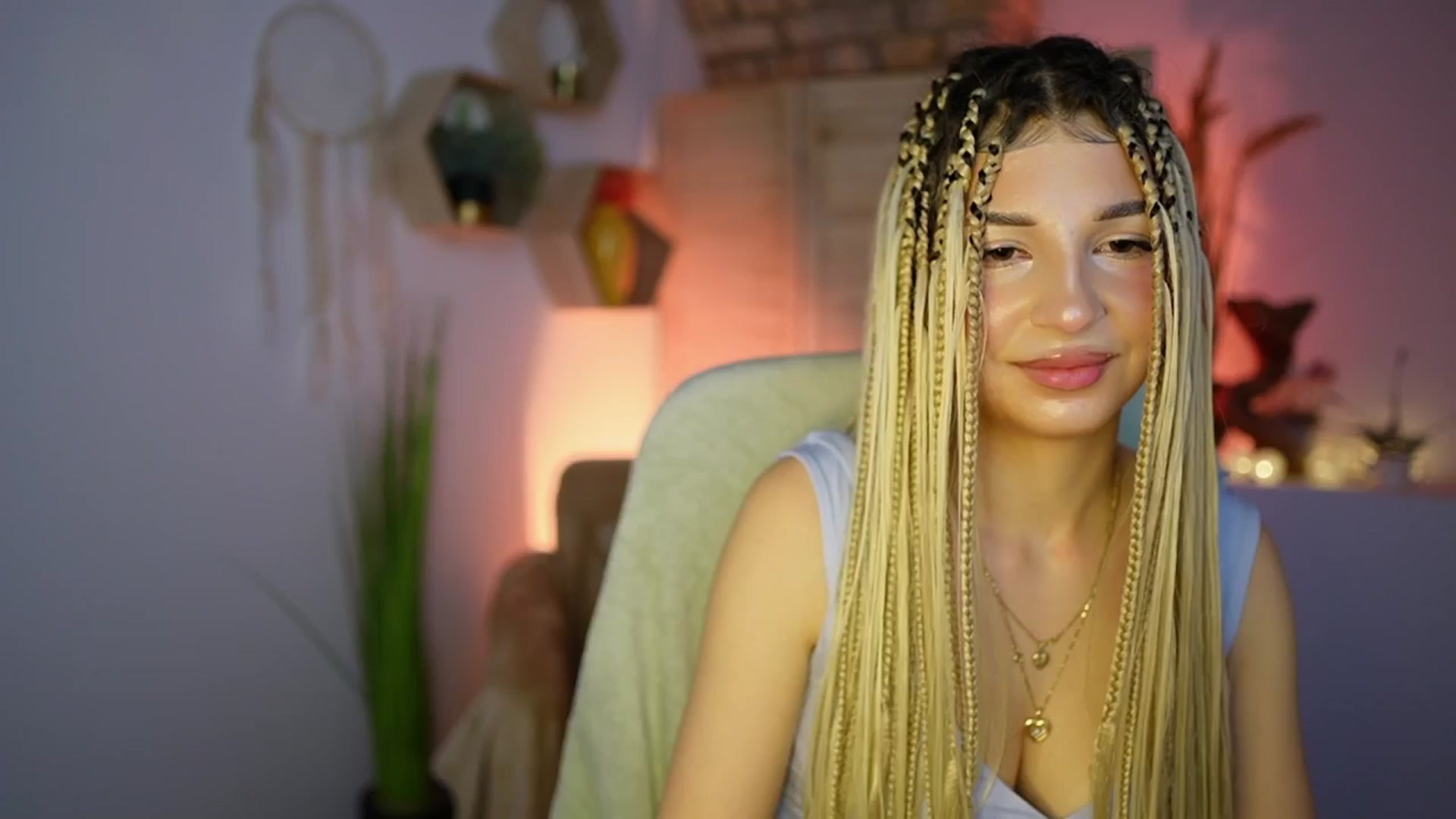 Gallery image thumbnail from Alicee_Kiss's myfreecams stream on, 12/30/2024, 21:31 image 3 of 20